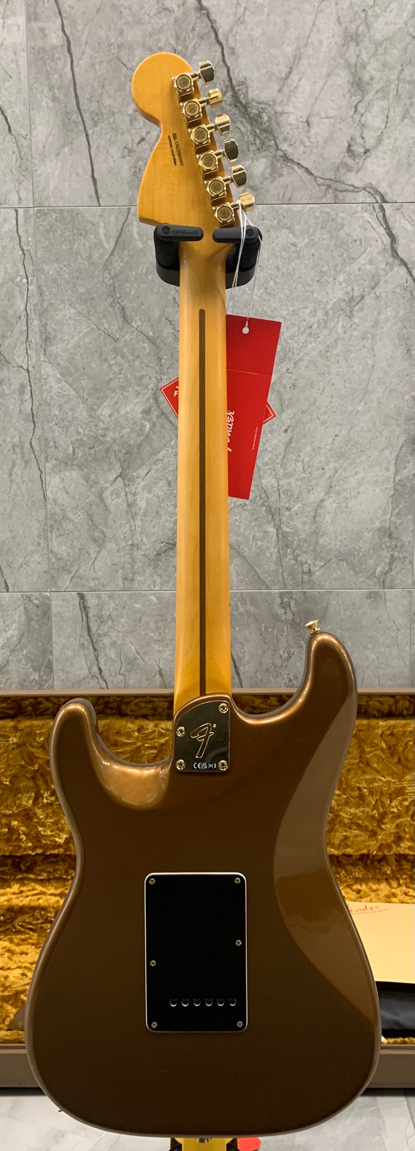 Fender USA Bruno Mars Stratocaster Maple Fingerboard, Mars Mocha 0116862877 SERIAL NUMBER US23063095 - 7.2 LBS