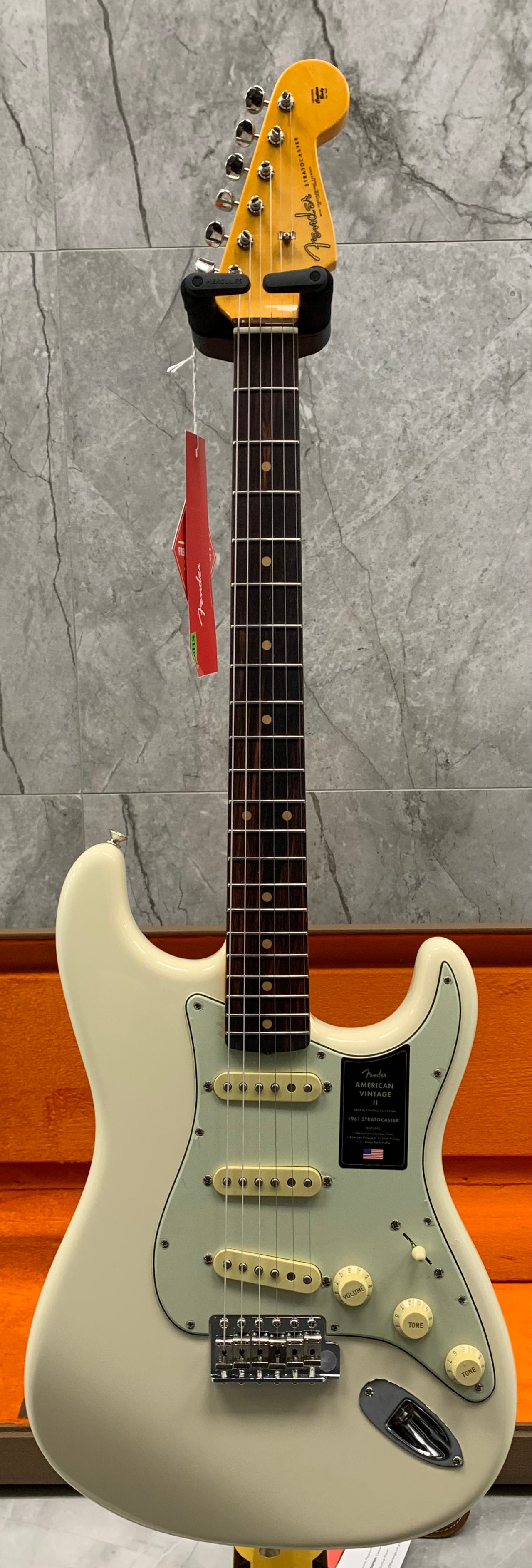 Fender American Vintage II 1961 Stratocaster Rosewood Fingerboard, Olympic White 011025080