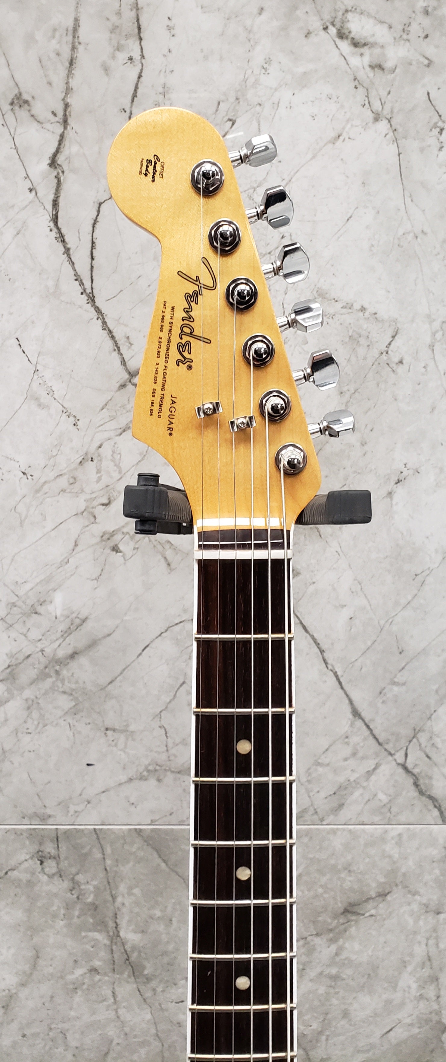 Fender Kurt Cobain Jaguar Left Handed Rosewood Fingerboard, 3-Color Sunburst 0143021700