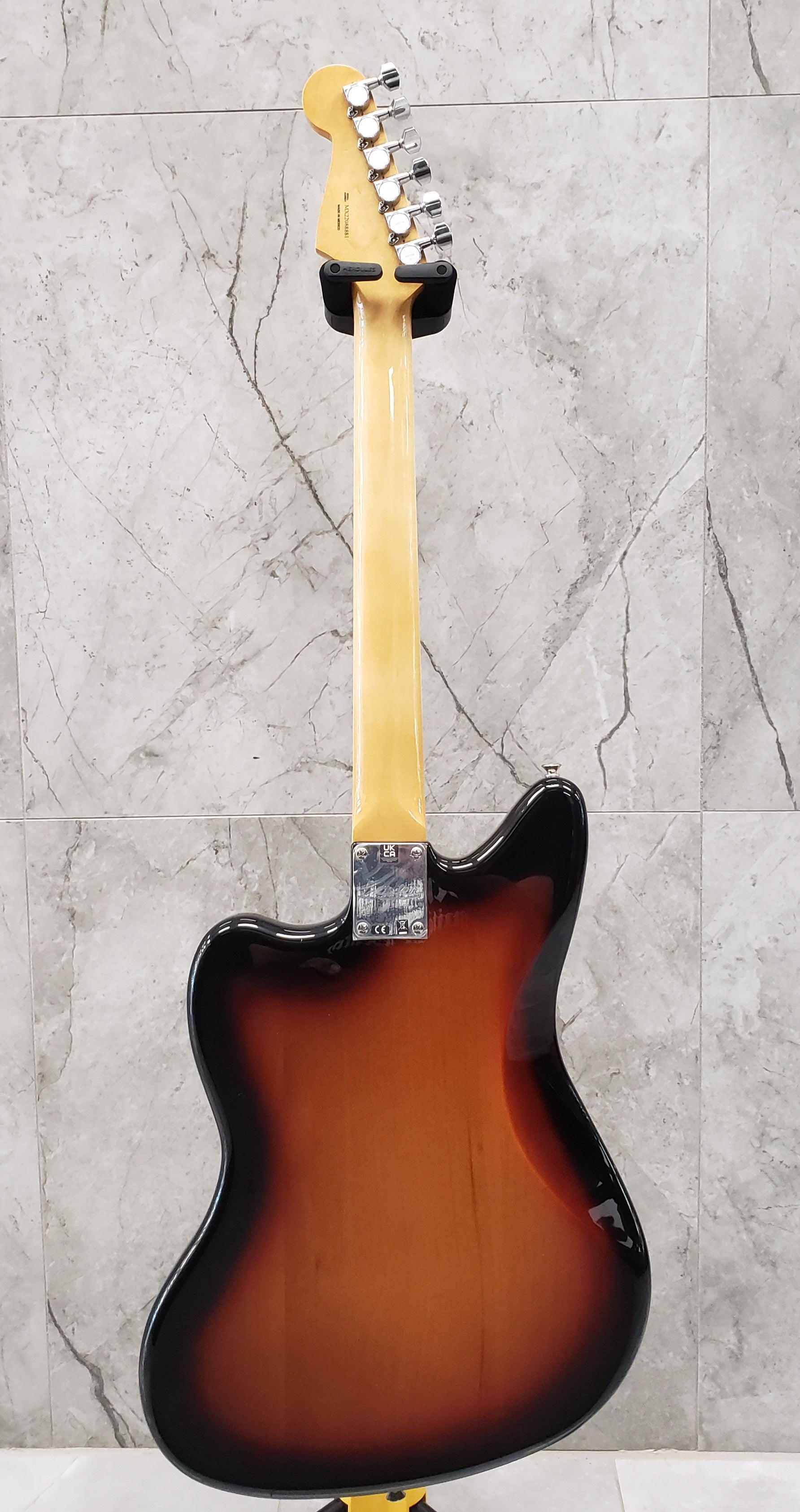 Fender Limited Edition Kurt Cobain Jaguar, Rosewood Fingerboard, 3 Color Sunburst 0143001700
