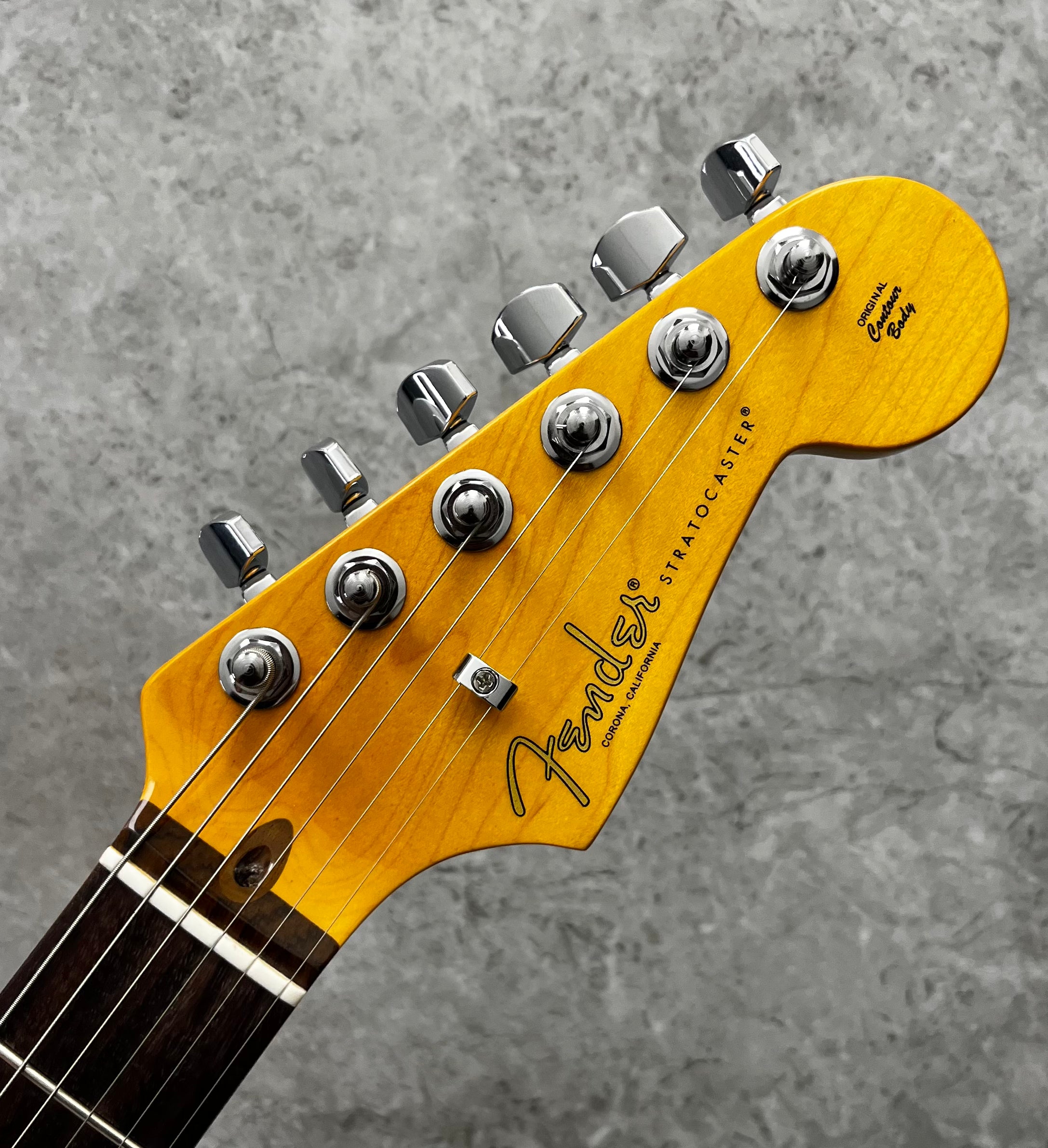 FENDER American Professional Stratocaster MADE IN THE USA Rosewood Fingerboard, Dark Night 011-1110-761 SERIAL NUMBER US26081717 - 8 LBS 4 OZ