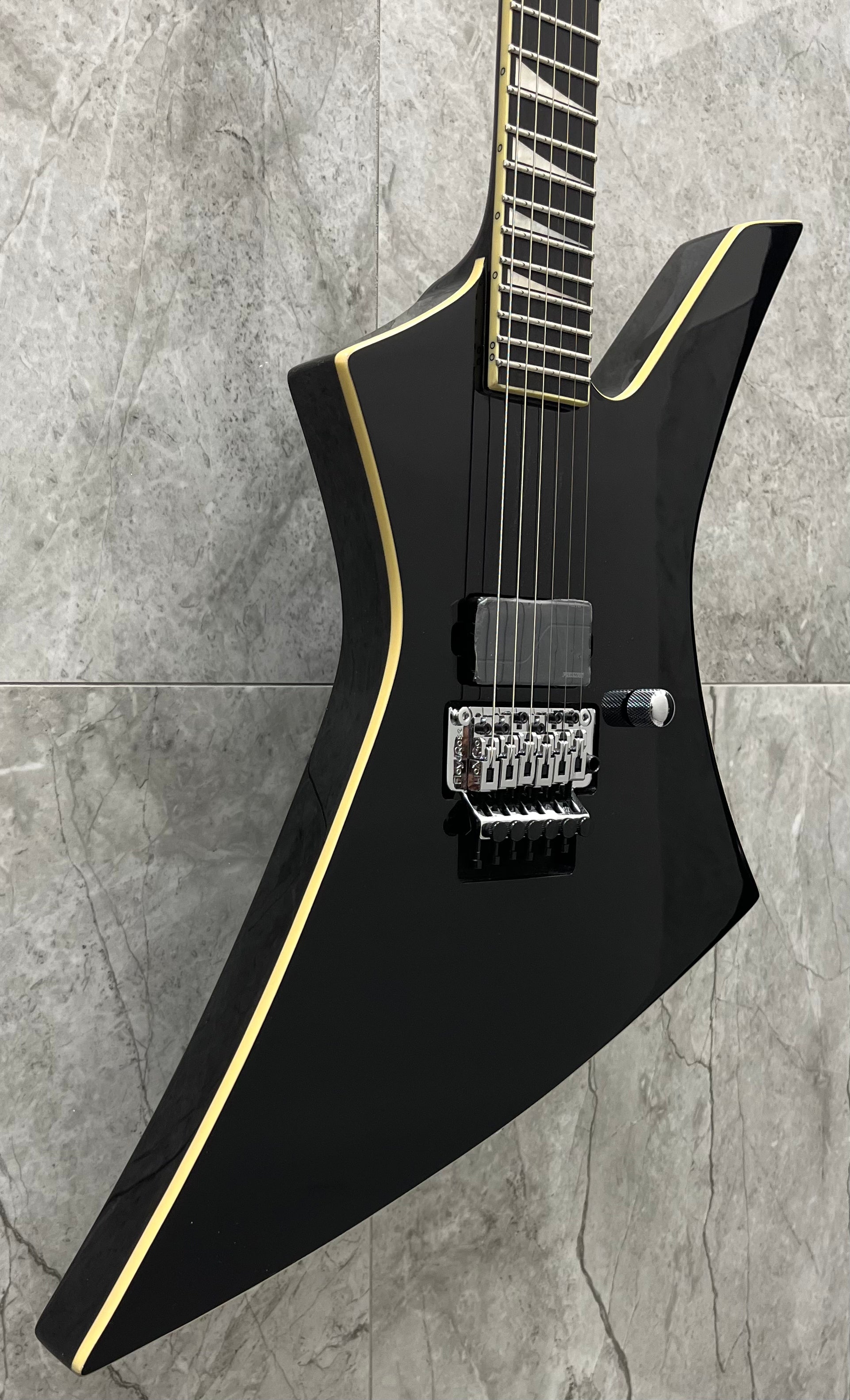 Jackson Pro Plus Pure Metal Limited Edition Kelly KE1A, Ebony Fingerboard, Gloss Black 2919564503 SERIAL NUMBER ICJ2502666 - 8.0 LBS