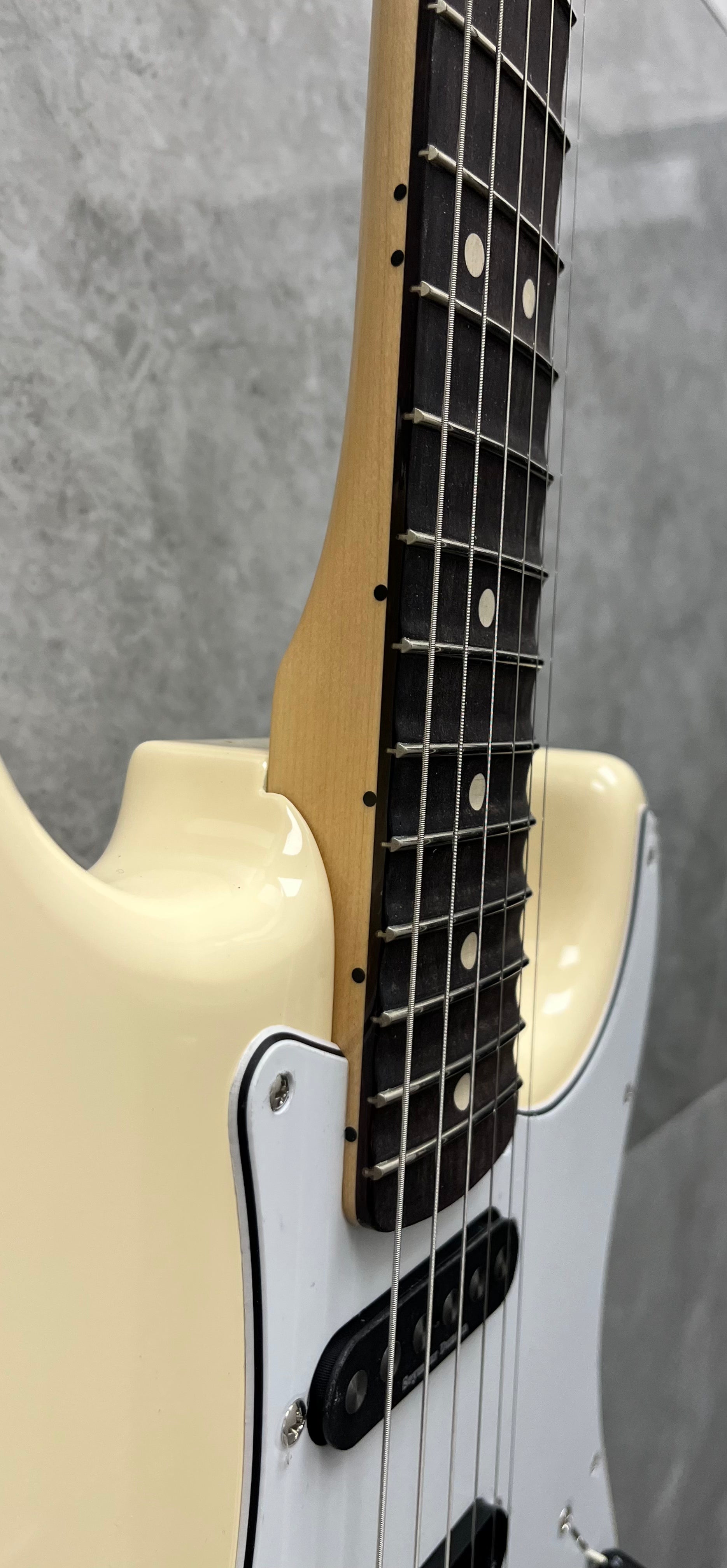 Fender Ritchie Blackmore Stratocaster Scalloped Rosewood Fingerboard Olympic White 0139010305 SERIAL NUMBER MX24091048 - 7.4 LBS
