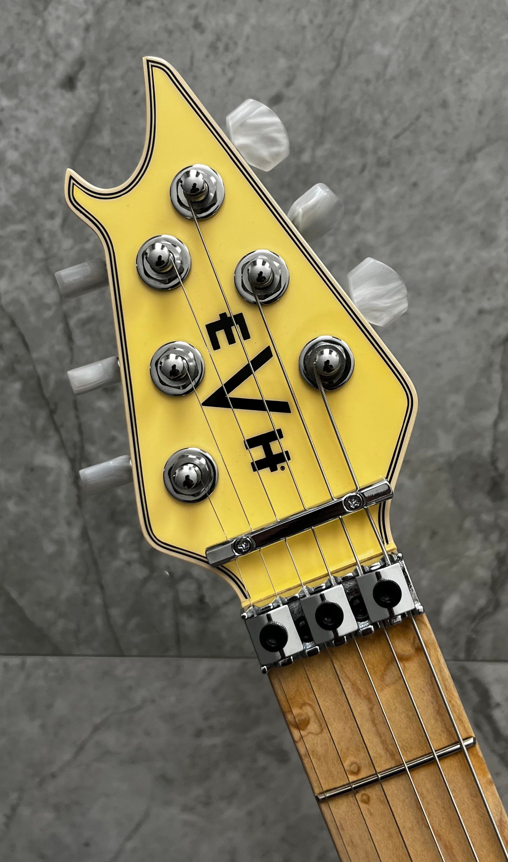 EVH USA Wolfgang USA Left Hand Birdseye Maple Fingerboard, Vintage White 5107910886 SERIAL NUMBER WG17796A - 7 LBS 11 OZ