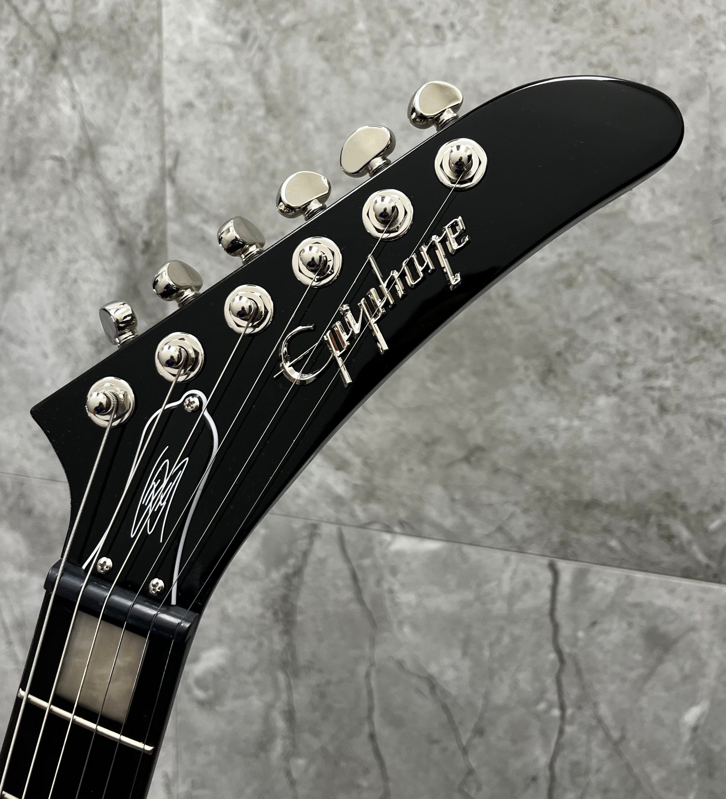 Epiphone Inspired by Gibson Lzzy Hale Explorer Custom w/ HARDSHELL CASE EILHEXDSNH SERIAL NUMBER 26031521368 - 8 LBS 5 OZ