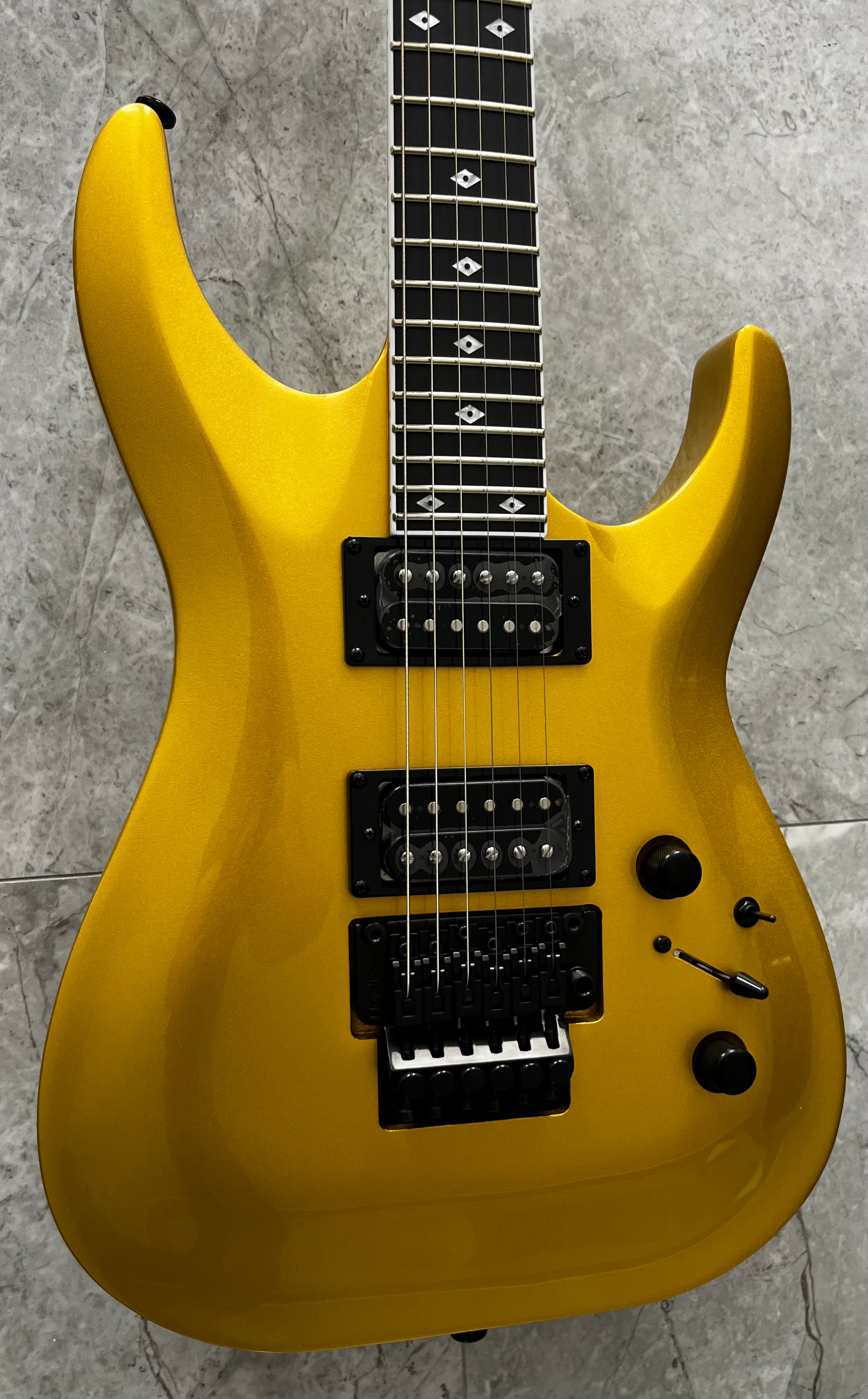 Kramer 50th Anniversary SM-1 HH Electric Guitar with Gig bag - Anniversary Gold K50SM SERIAL NUMBER 26012901345 - 6 LBS 9 OZ