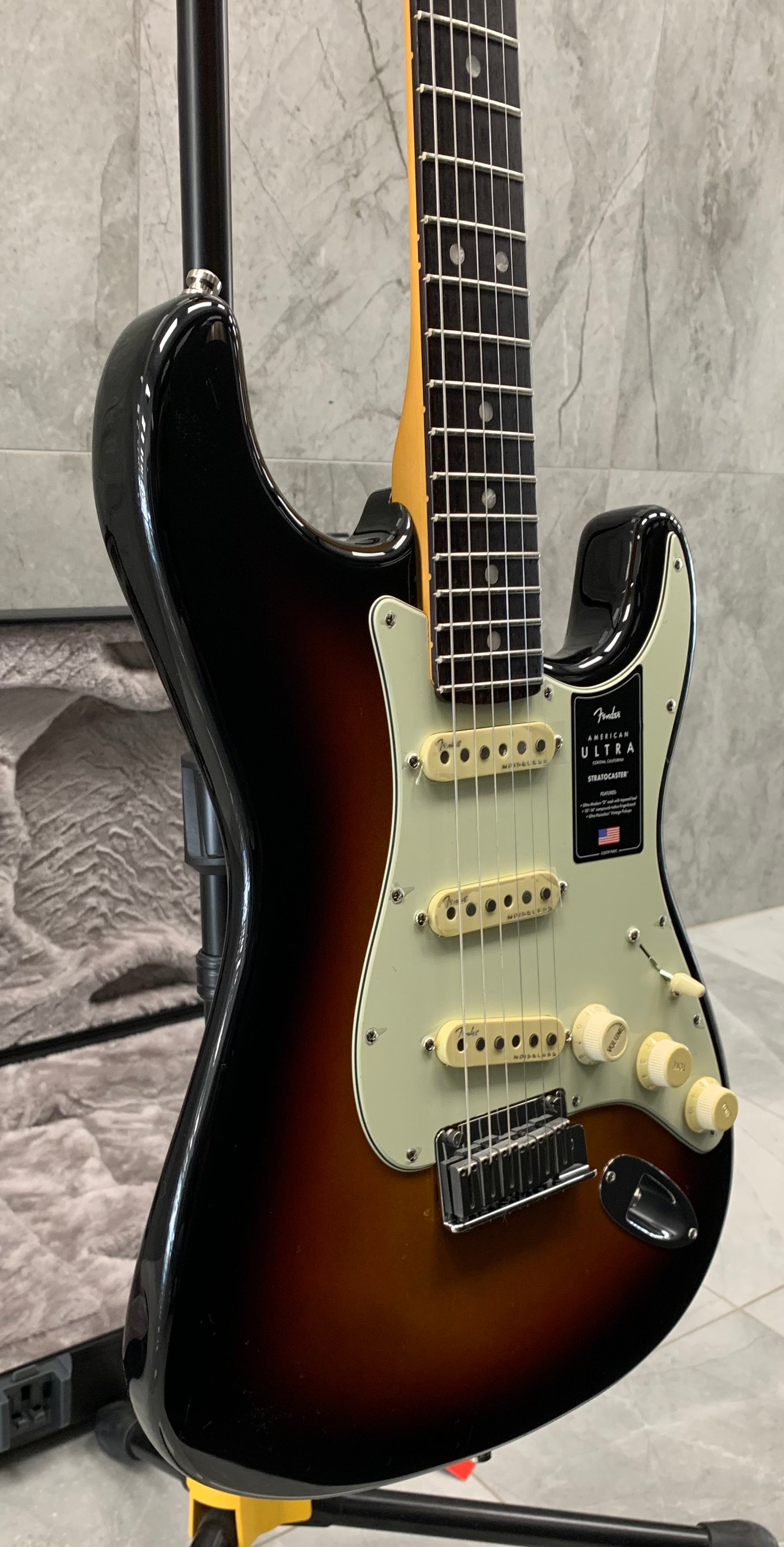 Fender American Ultra Stratocaster Rosewood Fingerboard Ultraburst 0118010712