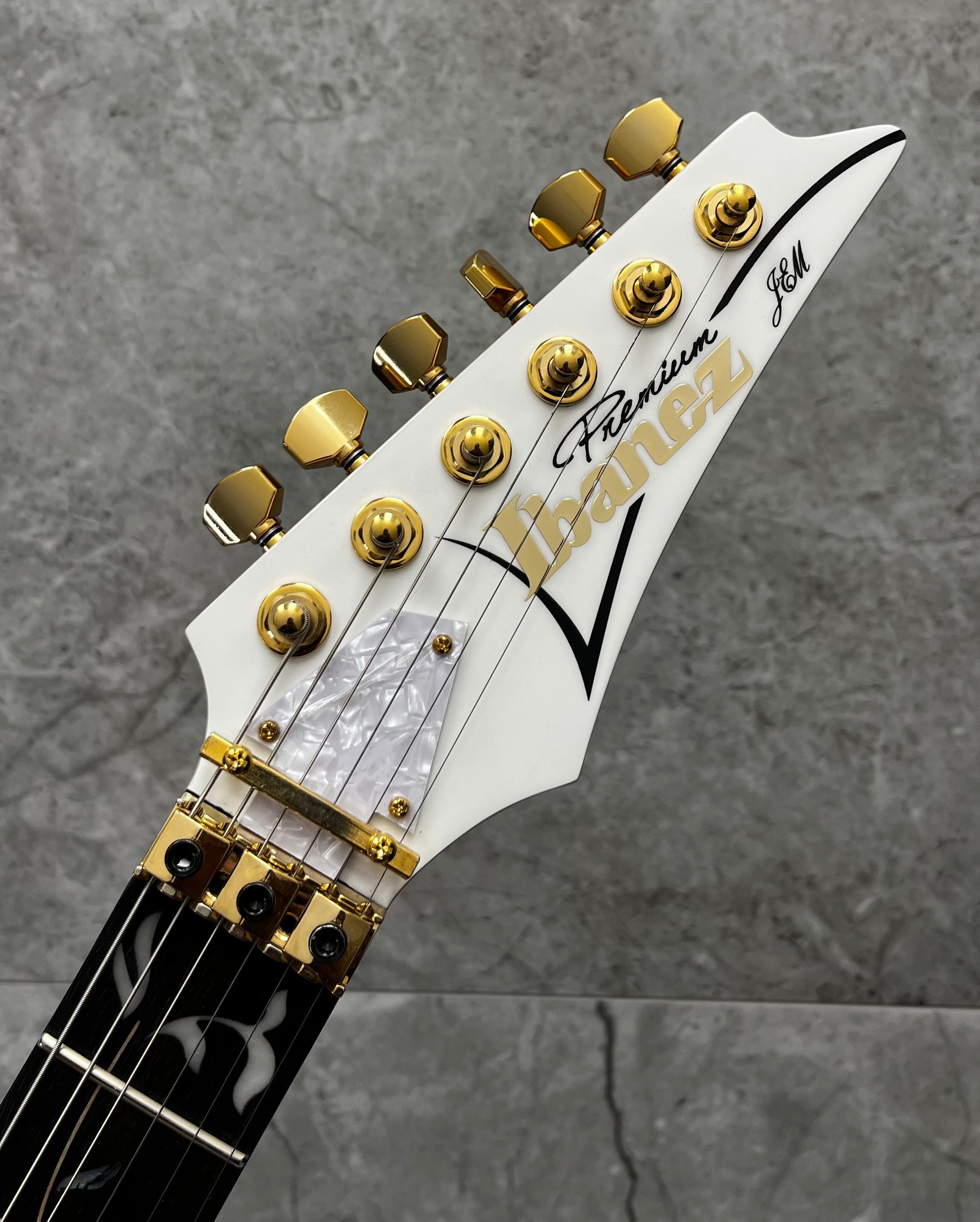 IBANEZ JEM7VP WH JEM Premium STEVE VAI 6 STRING WITH GIG BAG WHITE SERIAL NUMBER I260207683 - 7 LBS 10 OZ