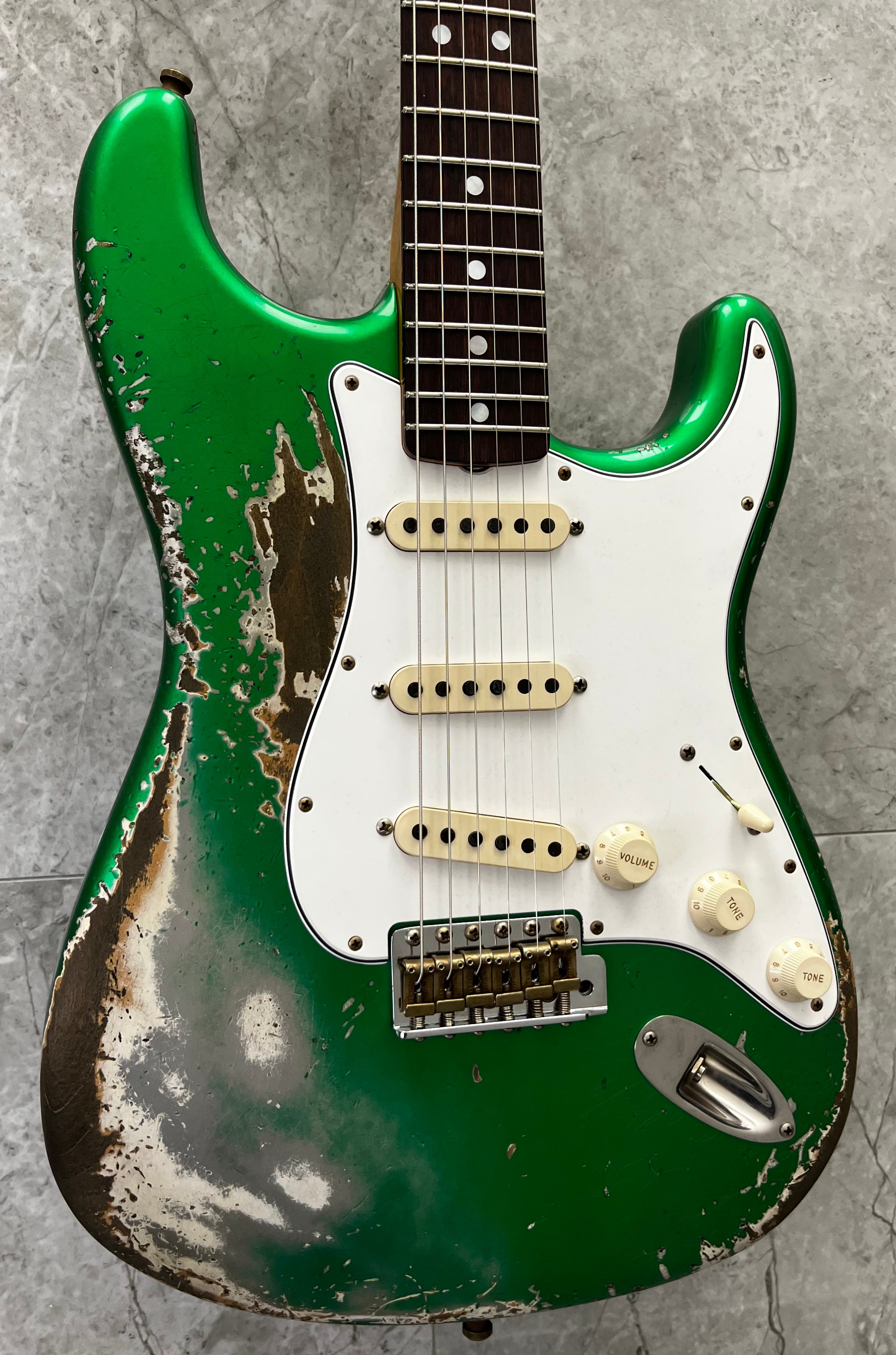 FENDER USA CUSTOM SHOP Strat Pro Super Heavy Relic, 3A Rosewood Fingerboard, Candy Apple Green 9231016930 SERIAL NUMBER 20391 - 7 LBS 11 OZ
