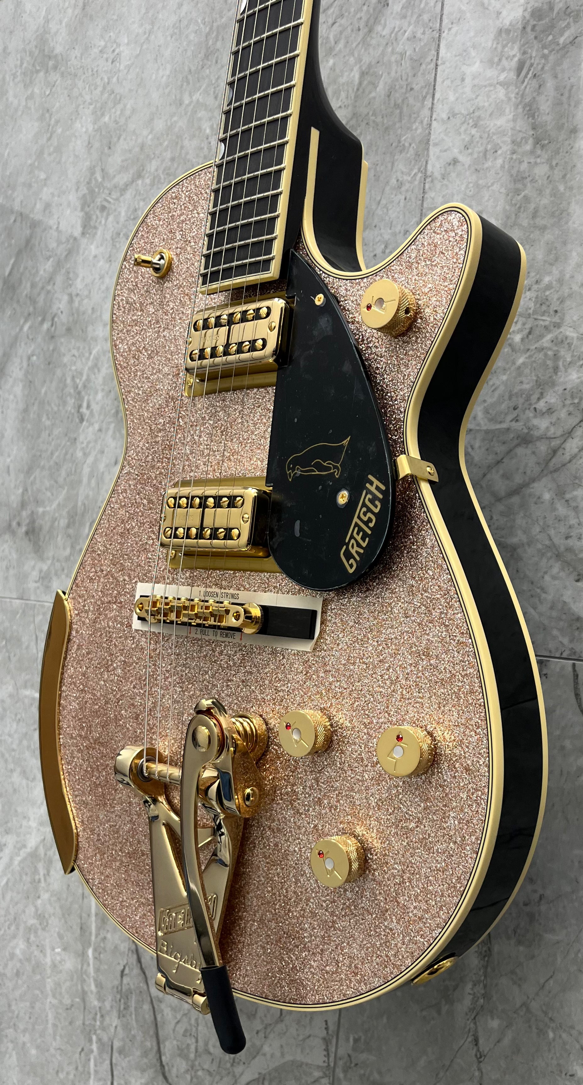 Gretsch MADE IN JAPAN Limited Edition Penguin with String-Thru Bigsby Ebony Fingerboard, Champagne Sparkle 2400585816 SERIAL NUMBER JT25072322 - 8 LBS 14 OZ