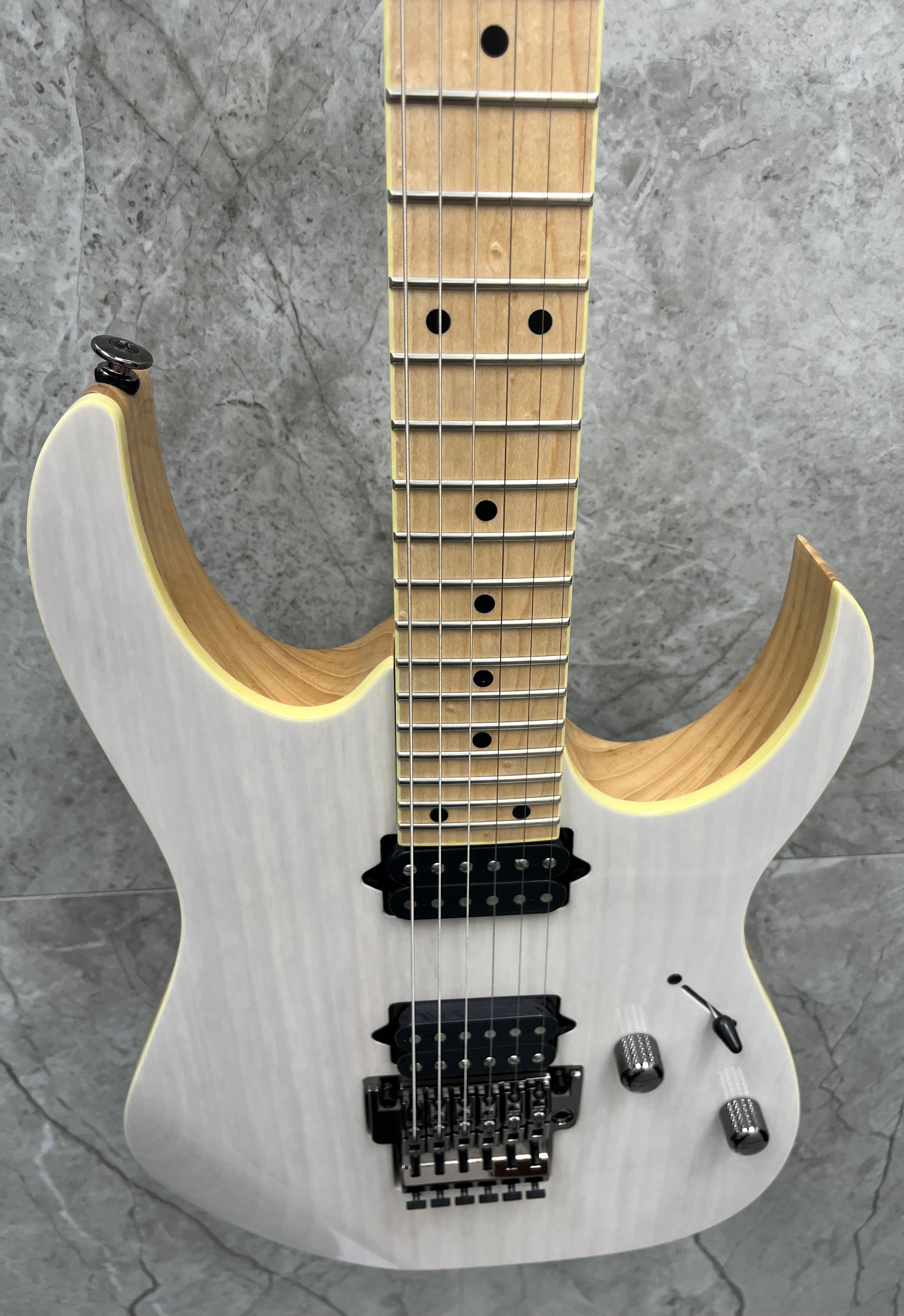Ibanez Prestige Made in Japan RG652AHM Antique White Blonde RG652AHMAWD SERIAL NUMBER F2431902 - 8.2 LBS