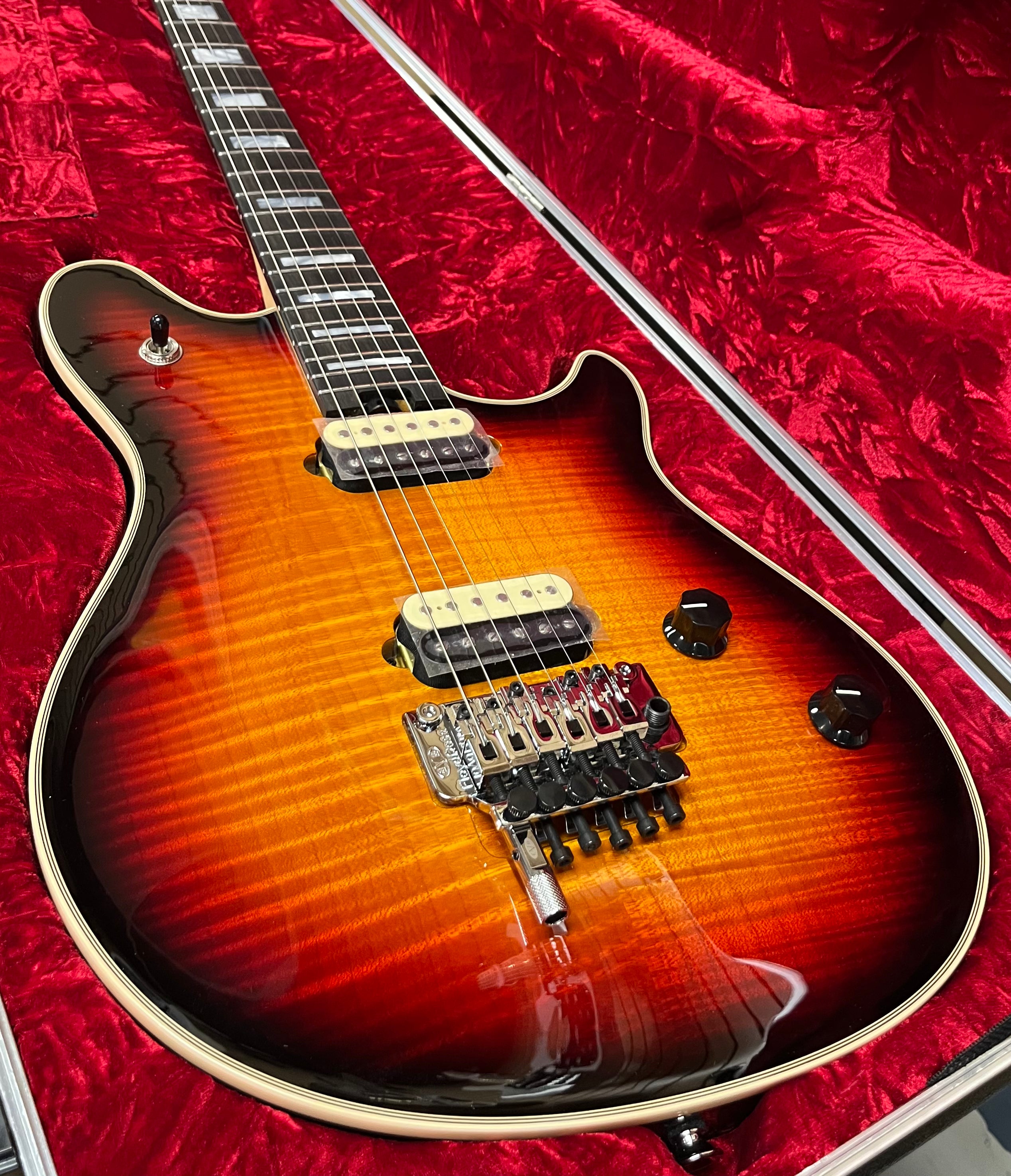 EVH Wolfgang USA 5A Flame Top, 3-Tone Burst| Black Mountain