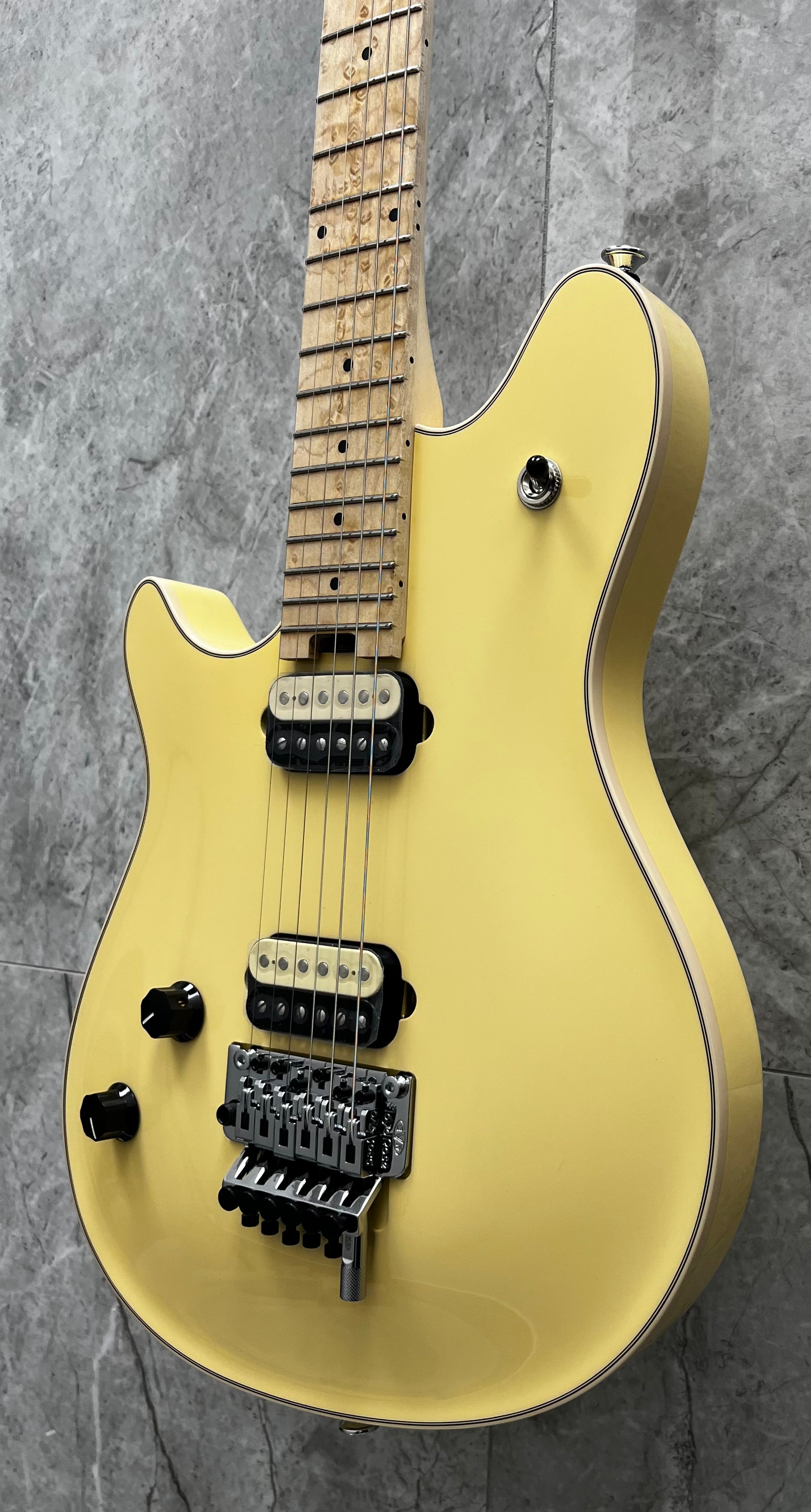 EVH USA Wolfgang USA Left Hand Birdseye Maple Fingerboard, Vintage White 5107910886 SERIAL NUMBER WG17796A - 7 LBS 11 OZ