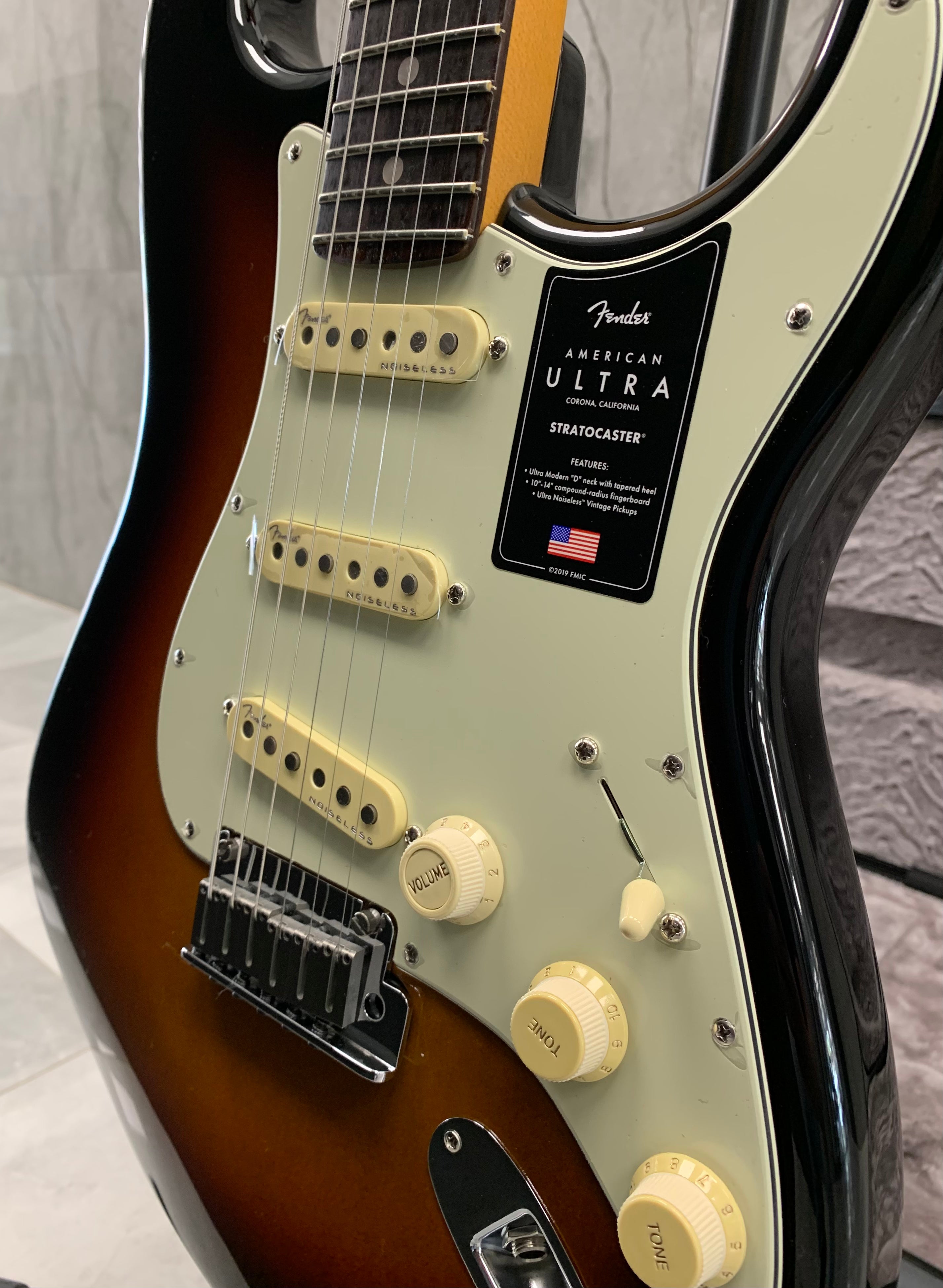 Fender American Ultra Stratocaster Rosewood Fingerboard Ultraburst 0118010712