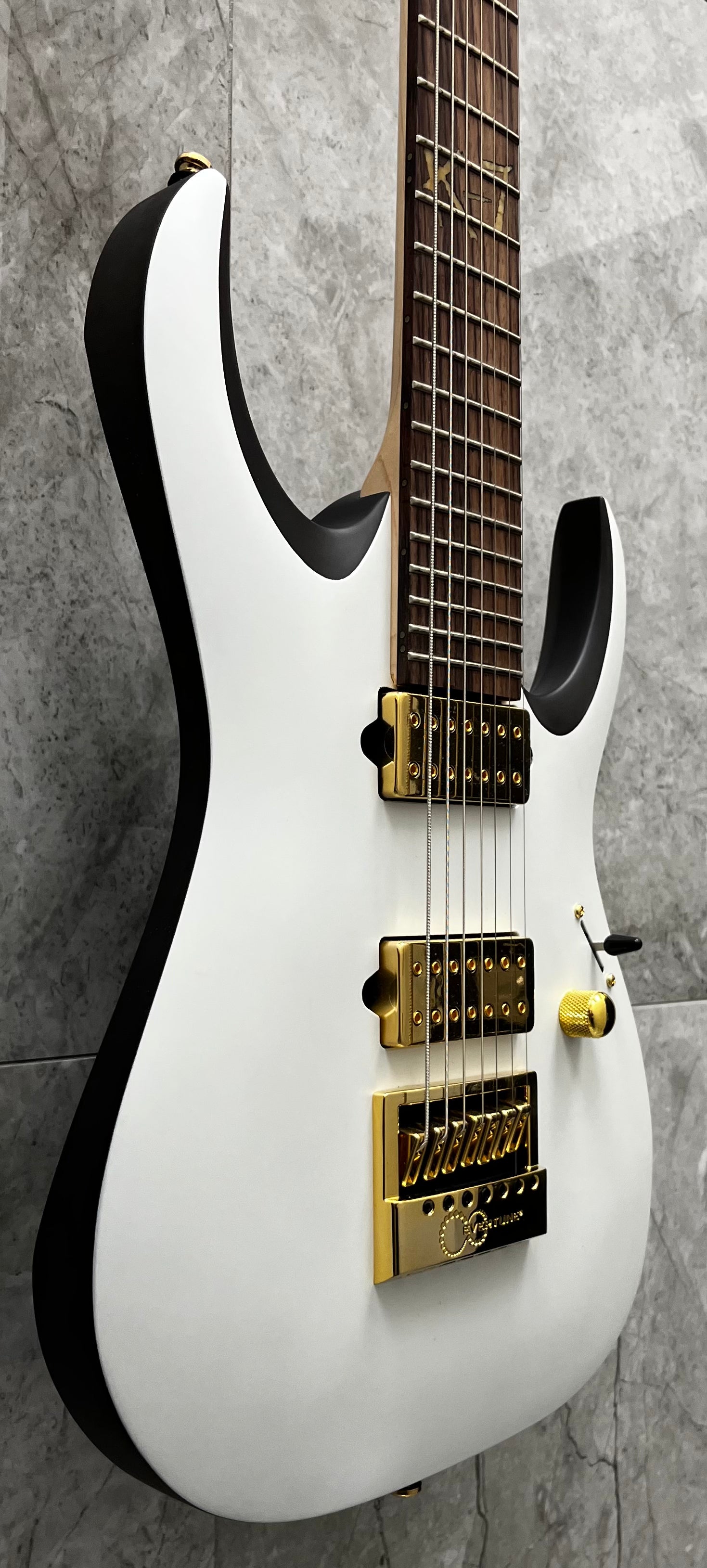 Ibanez K7YANG Head Signature 7 Strings Electric Guitar White K7YANG SERIAL NUMBER I251209797 - 8 LBS 5 OZ