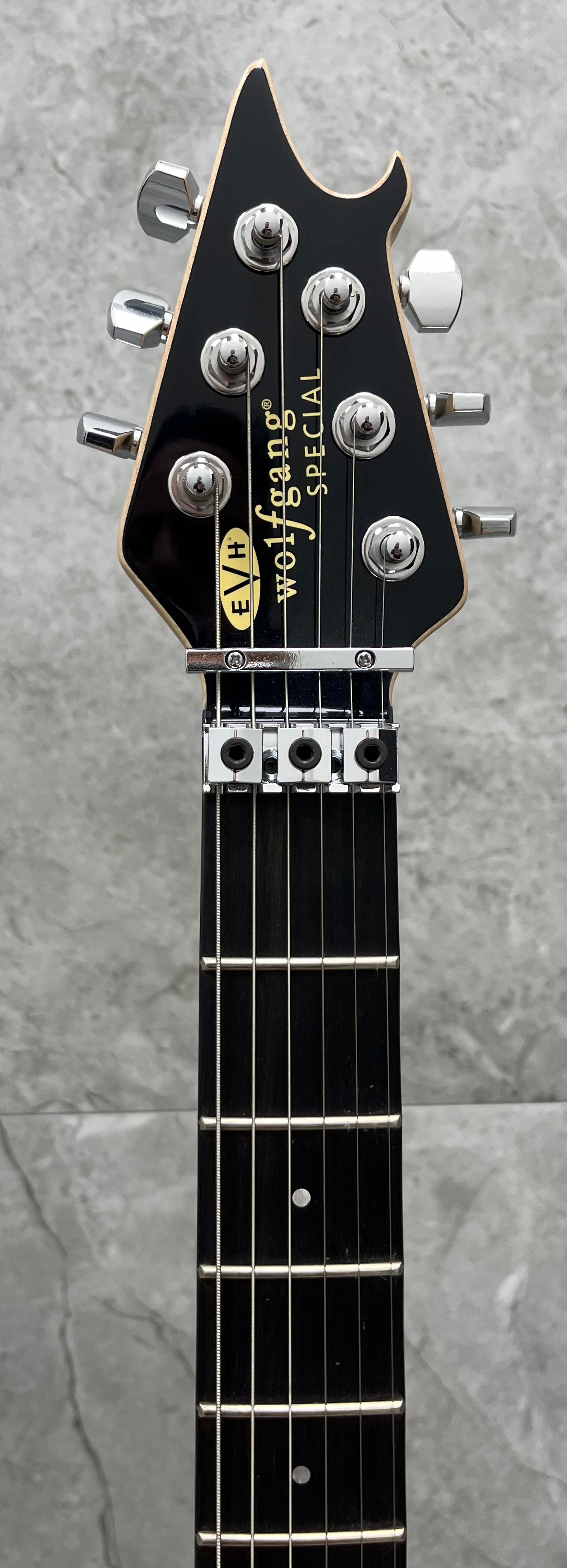 EVH Wolfgang Special Ebony Fingerboard Ivory 5107701549 SERIAL NUMBER WG231828M - 7.6 LBS