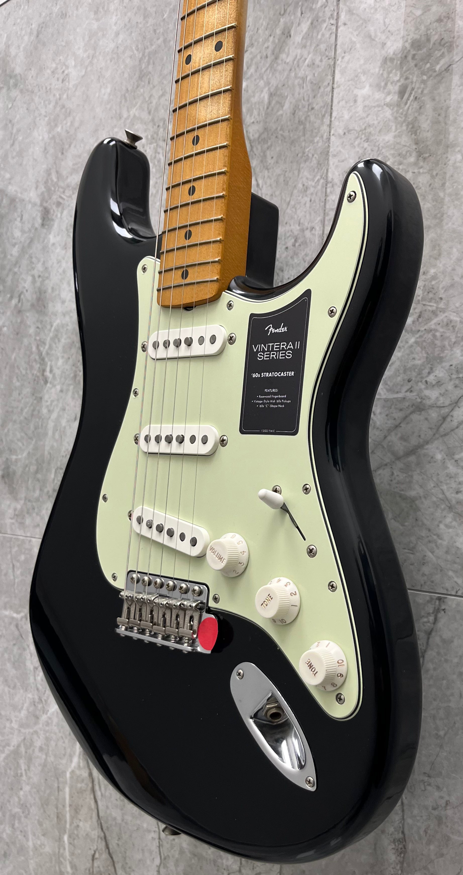 Fender Limited Edition Vintera  II Road Worn 60s Stratocaster Maple Fingerboard, Black 0148082306 SERIAL NUMBER MX25076627 - 7 LBS 1 OZ