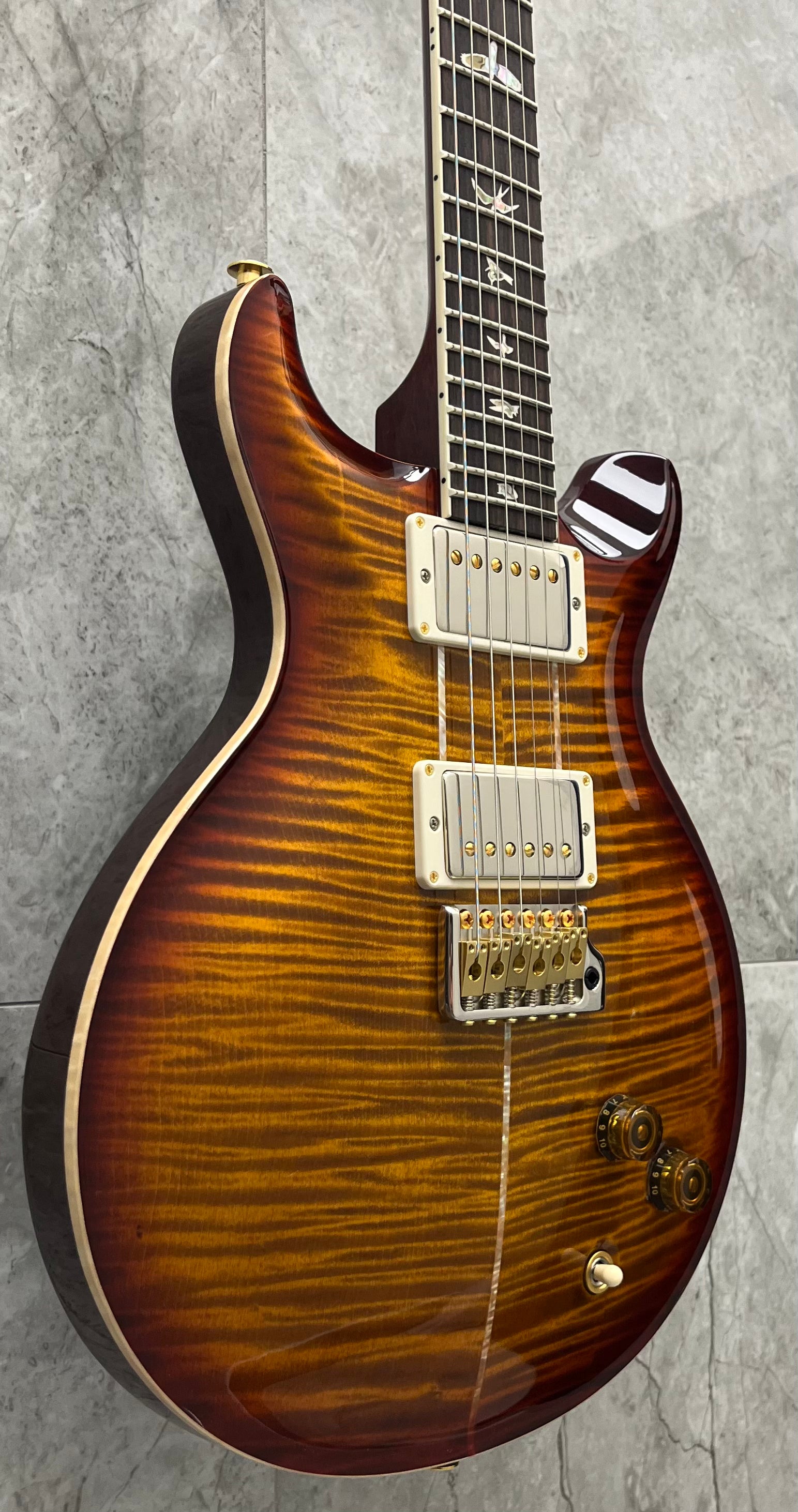 PRS USA SANTANA RETRO 10 TOP DARK CHERRY SUNBURST - HAND PICKED 0415522 W/ Hardshell SERIAL NUMBER 250415522 - 8.0 LBS