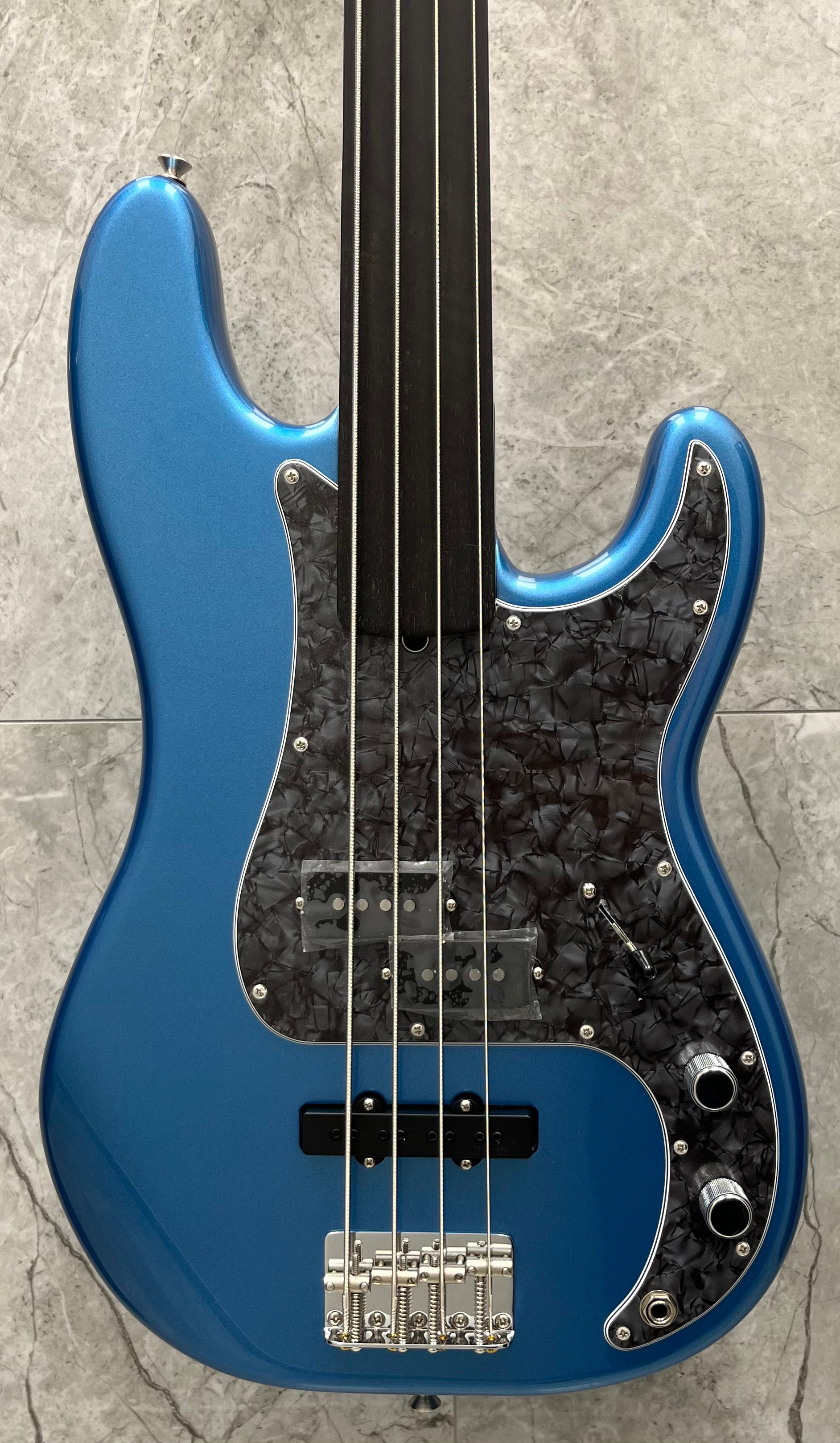 Fender USA Tony Franklin Fretless Precision Bass Ebony Fingerboard Lak