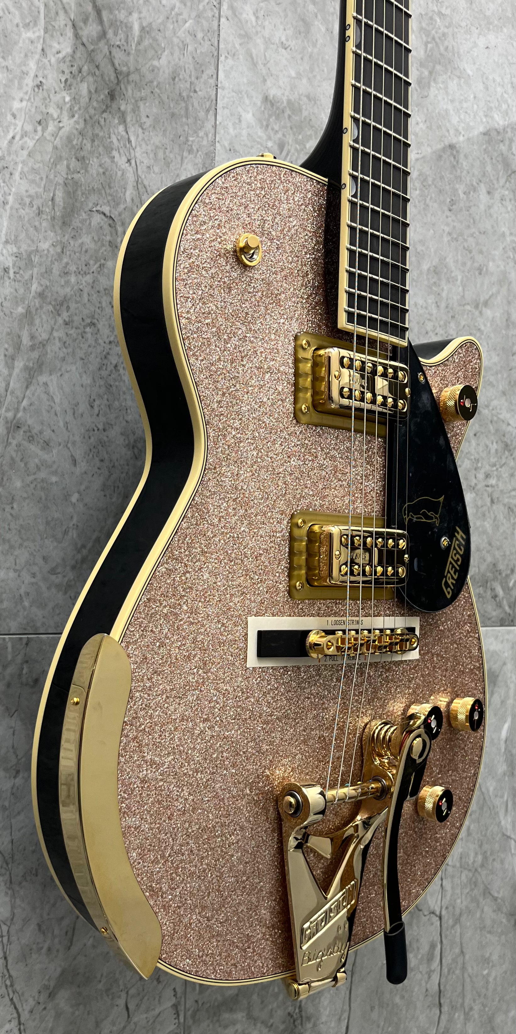Gretsch MADE IN JAPAN Limited Edition Penguin with String-Thru Bigsby Ebony Fingerboard, Champagne Sparkle 2400585816 SERIAL NUMBER JT25072322 - 8 LBS 14 OZ