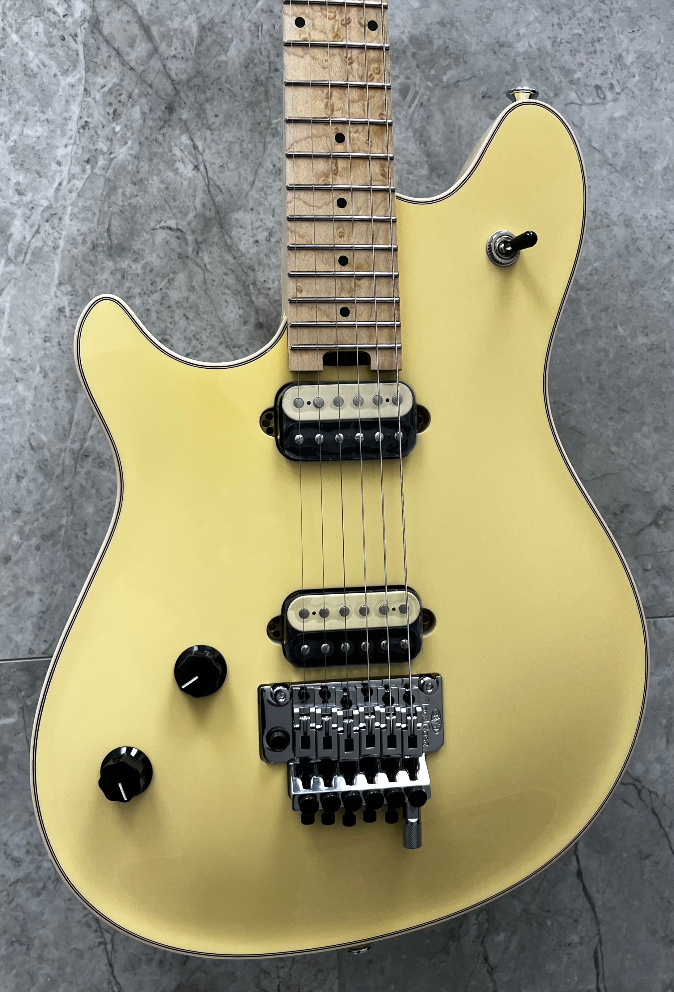 EVH USA Wolfgang USA Left Hand Birdseye Maple Fingerboard, Vintage White 5107910886 SERIAL NUMBER WG17796A - 7 LBS 11 OZ