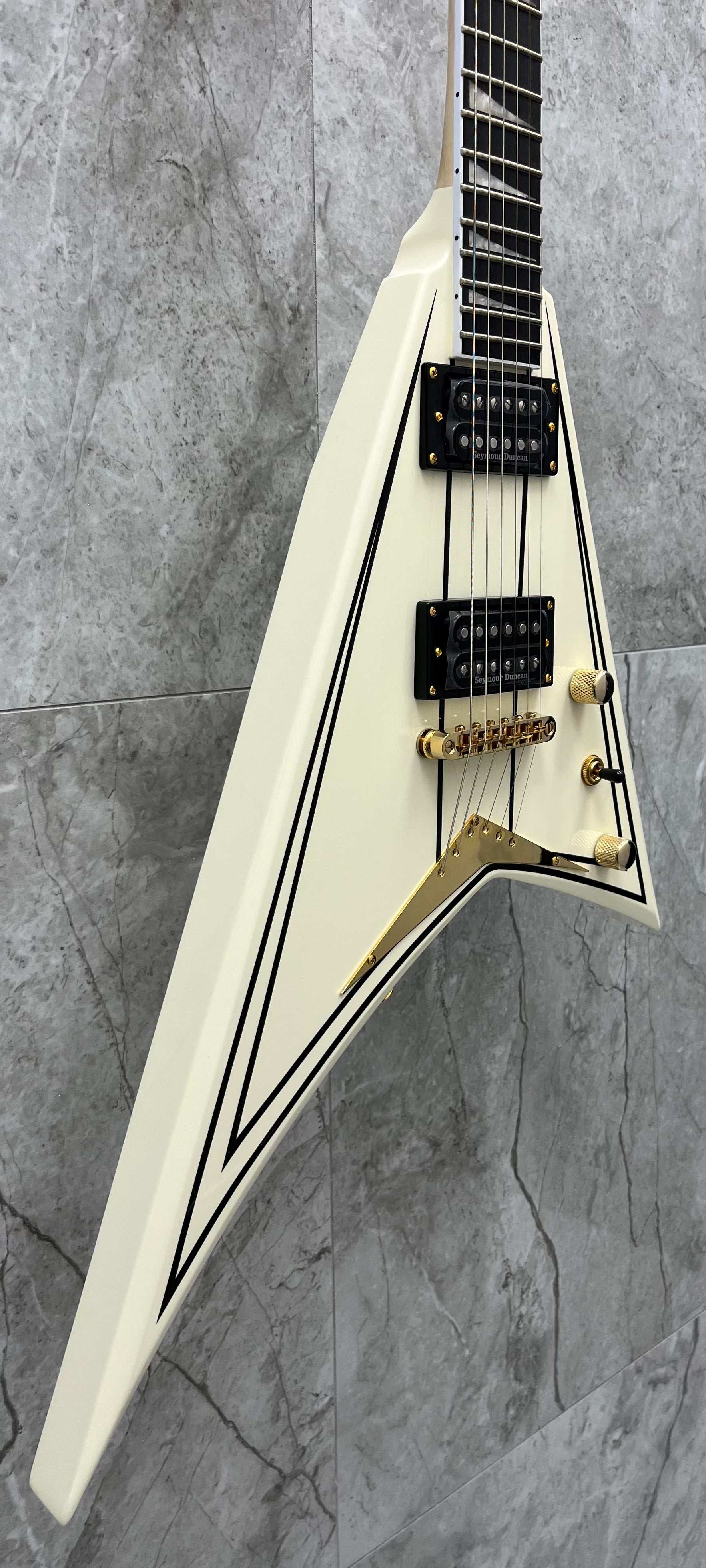 Jackson Pro Rhoads RRT-3, Ebony Fingerboard, Ivory with Black Pinstripes 2914311557