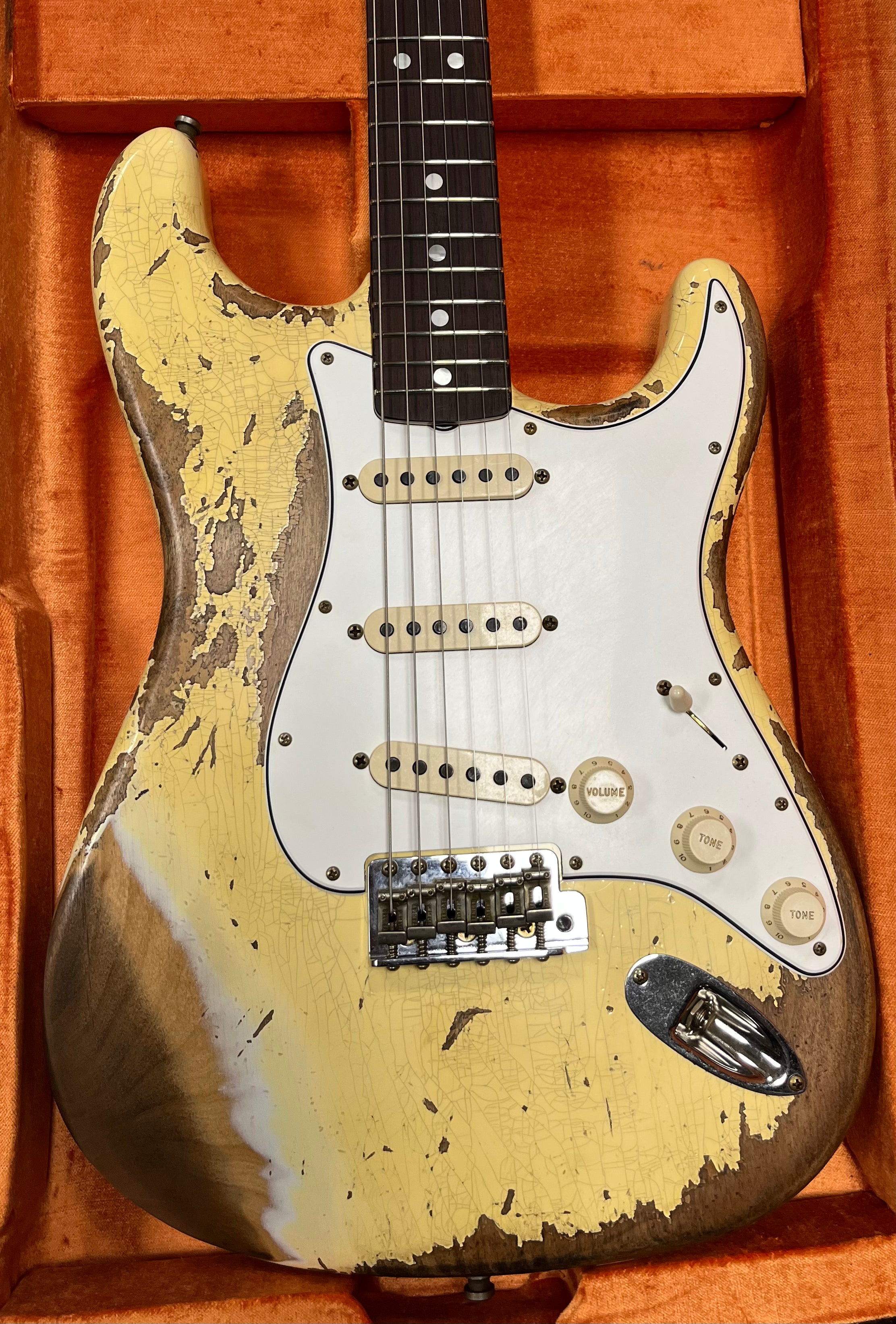 Fender Custom Shop 2025 Strat Pro Super Heavy Relic, 3A Rosewood Fingerboard, Aged Vintage White 9231016928 SERIAL NUMBER 18577 - 7 LBS 15 OZ