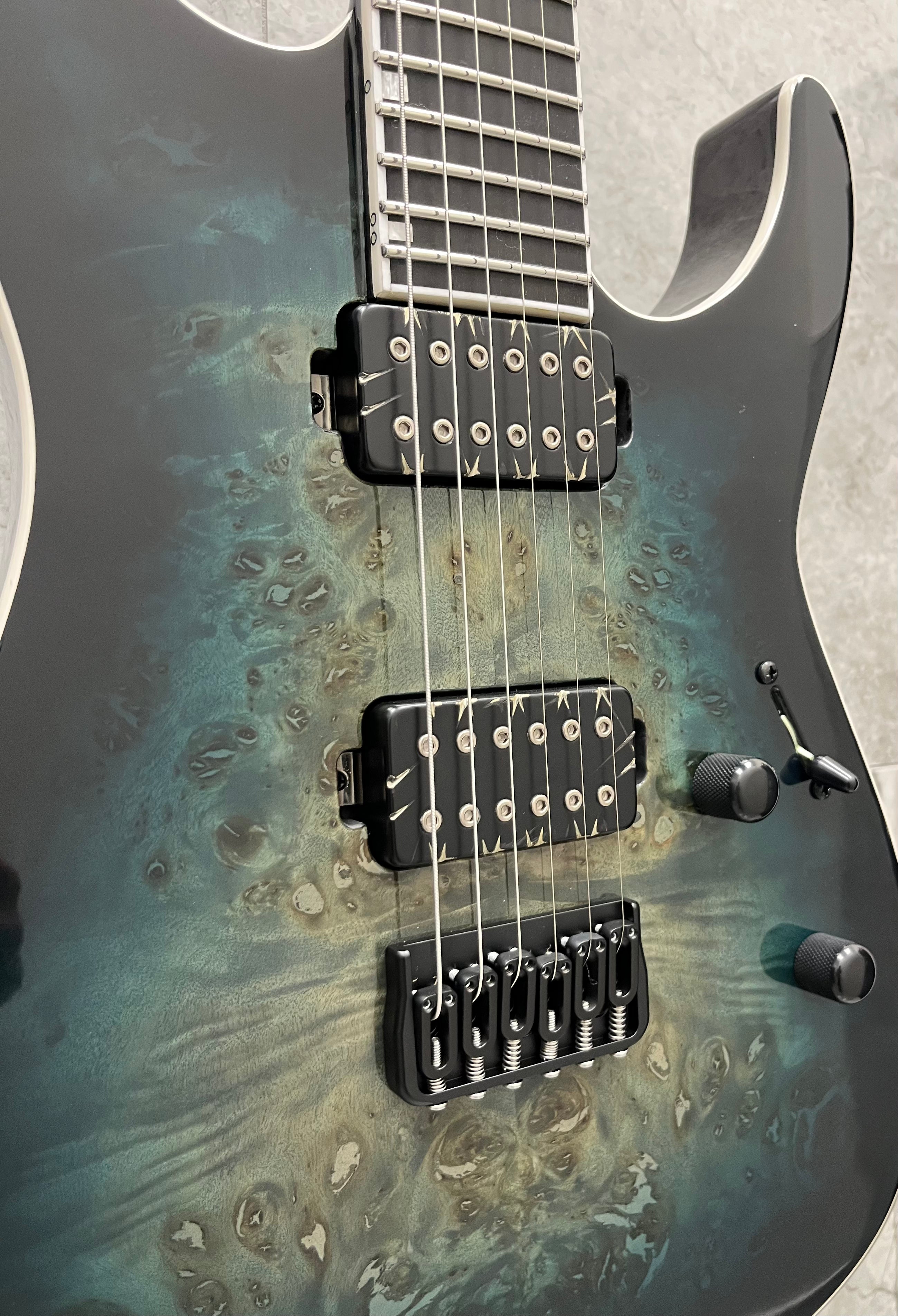 ESP MADE IN JAPAN E-II M-II HT MERCURY BLUE BURST EII MII W/ HARD SHELL CASE EIIMIIHTBMMBLUB SERIAL NUMBER ES6091243 - 8.2LBS