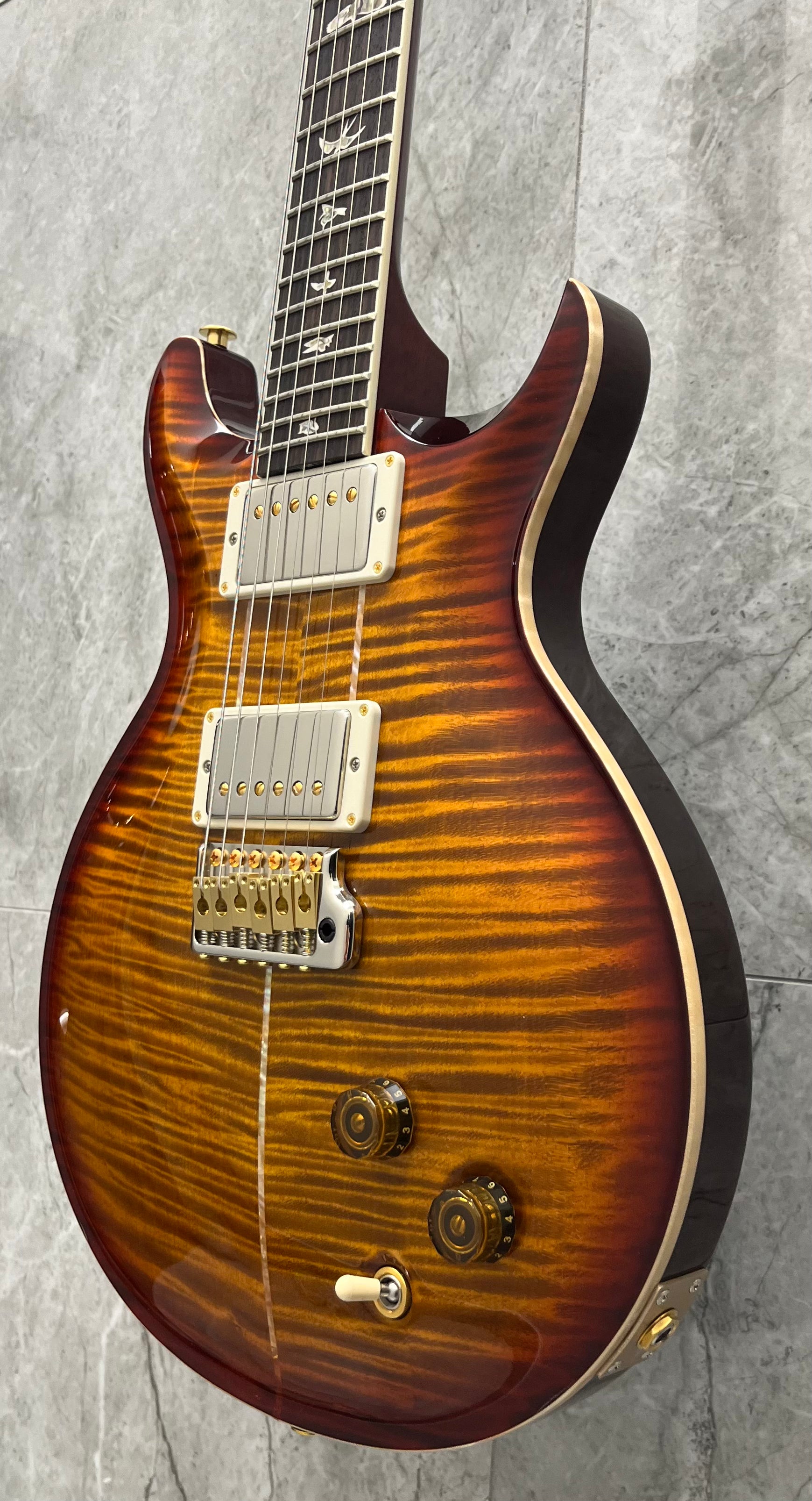 PRS USA SANTANA RETRO 10 TOP DARK CHERRY SUNBURST - HAND PICKED 0415522 W/ Hardshell SERIAL NUMBER 250415522 - 8.0 LBS