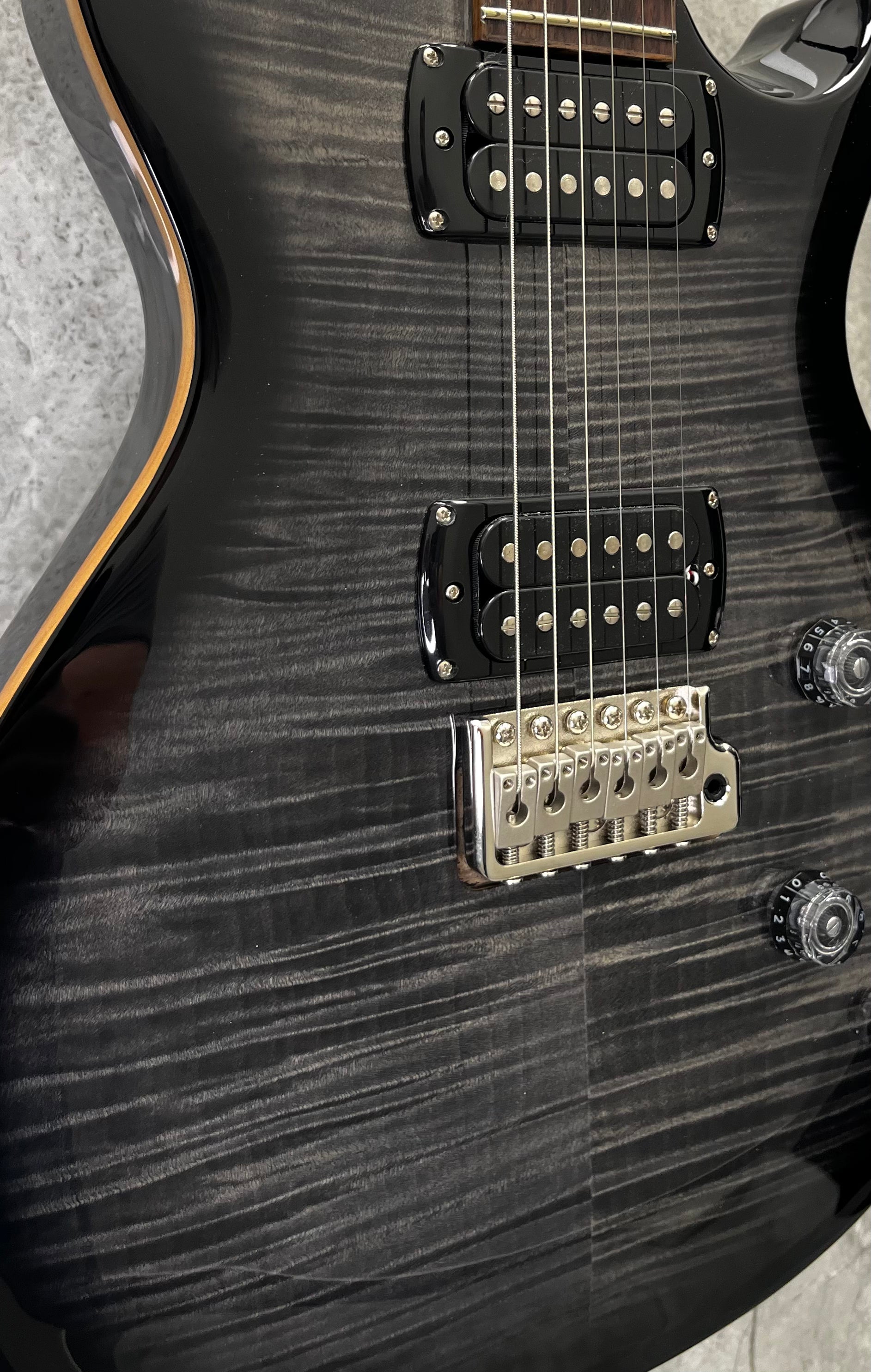 PRS Guitars SE Mark Tremonti Electric Guitar with Gigbag - Charcoal Burst 116004::CA SERIAL NUMBER CTII004721 - 8 LBS 15 OZ
