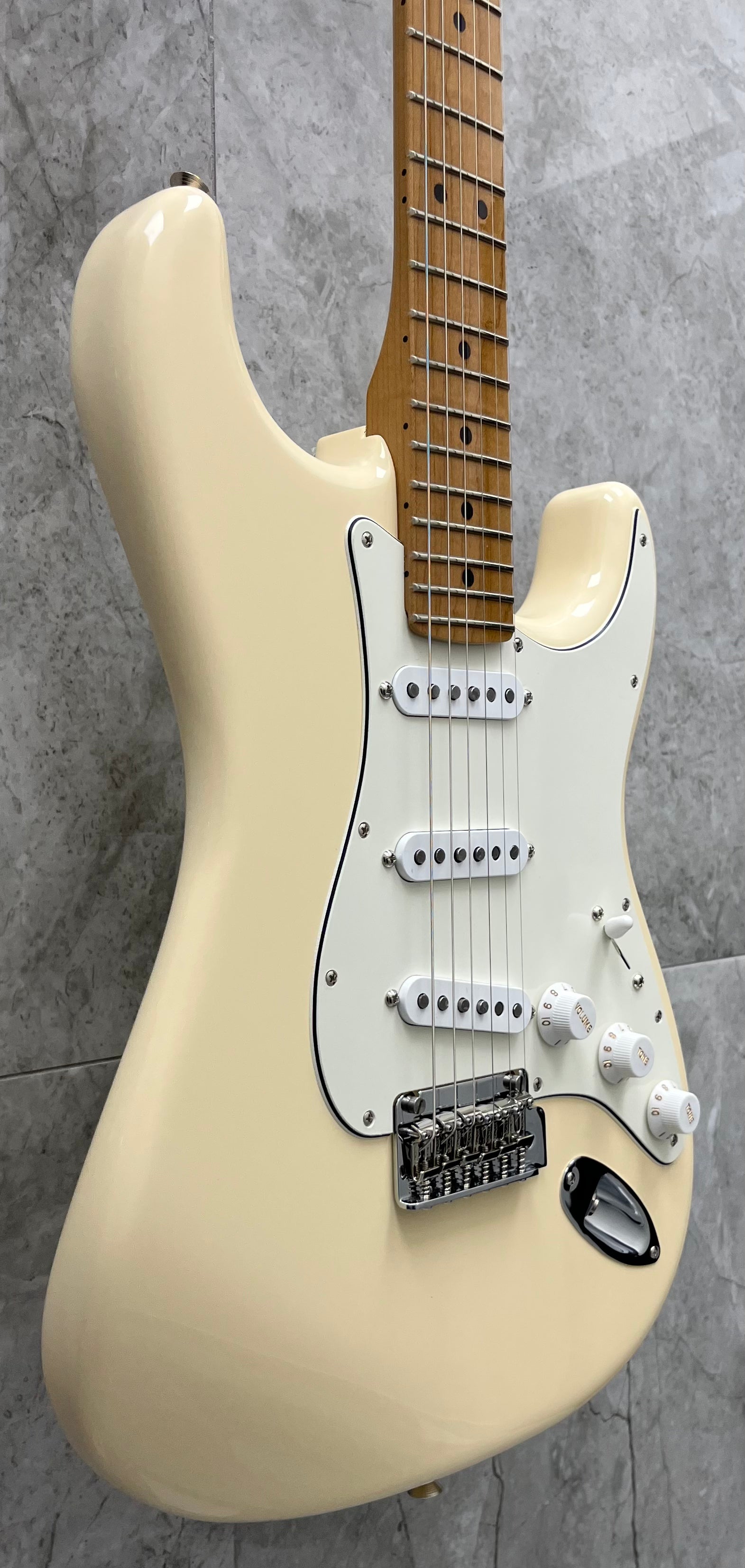 Fender Limited Edition Player II Stratocaster with Custom Shop Pickups, Roasted Maple Fingerboard - Olympic White 0141512505 SERIAL NUMBER MX25109935 - 7 LBS 14 OZ