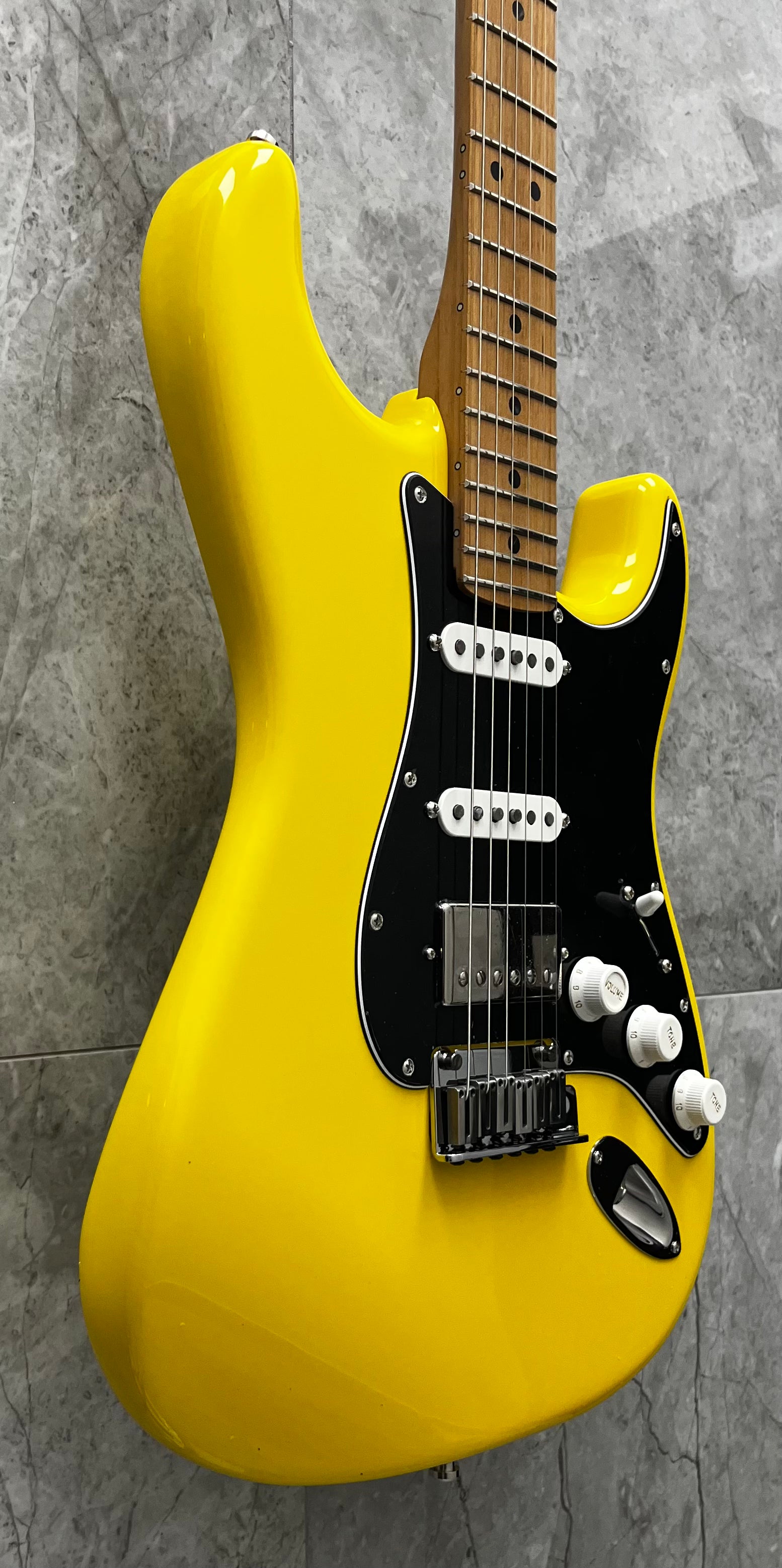 Fender Limited Edition American Ultra II Stratocaster HSS Graffiti Yellow w/Seymour Duncan 0179152713 SERIAL NUMBER US26000726 - 8 LBS 2 OZ