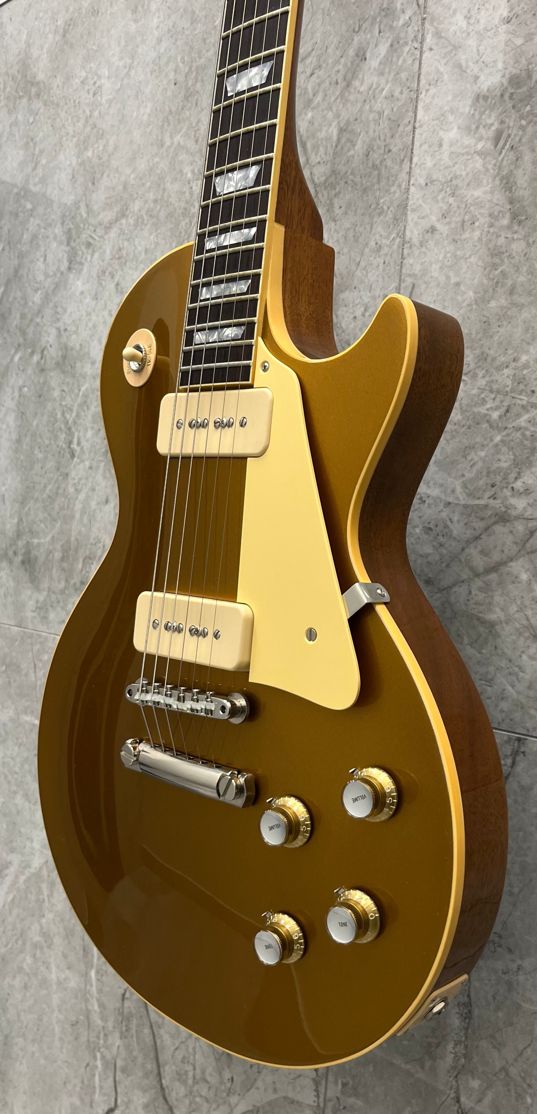 Gibson USA CUSTOM SHOP 1968 Les Paul Standard Goldtop Reissue Gloss 60s Gold LPR68GTCH SERIAL NUMBER 406098 - 8.8 LBS