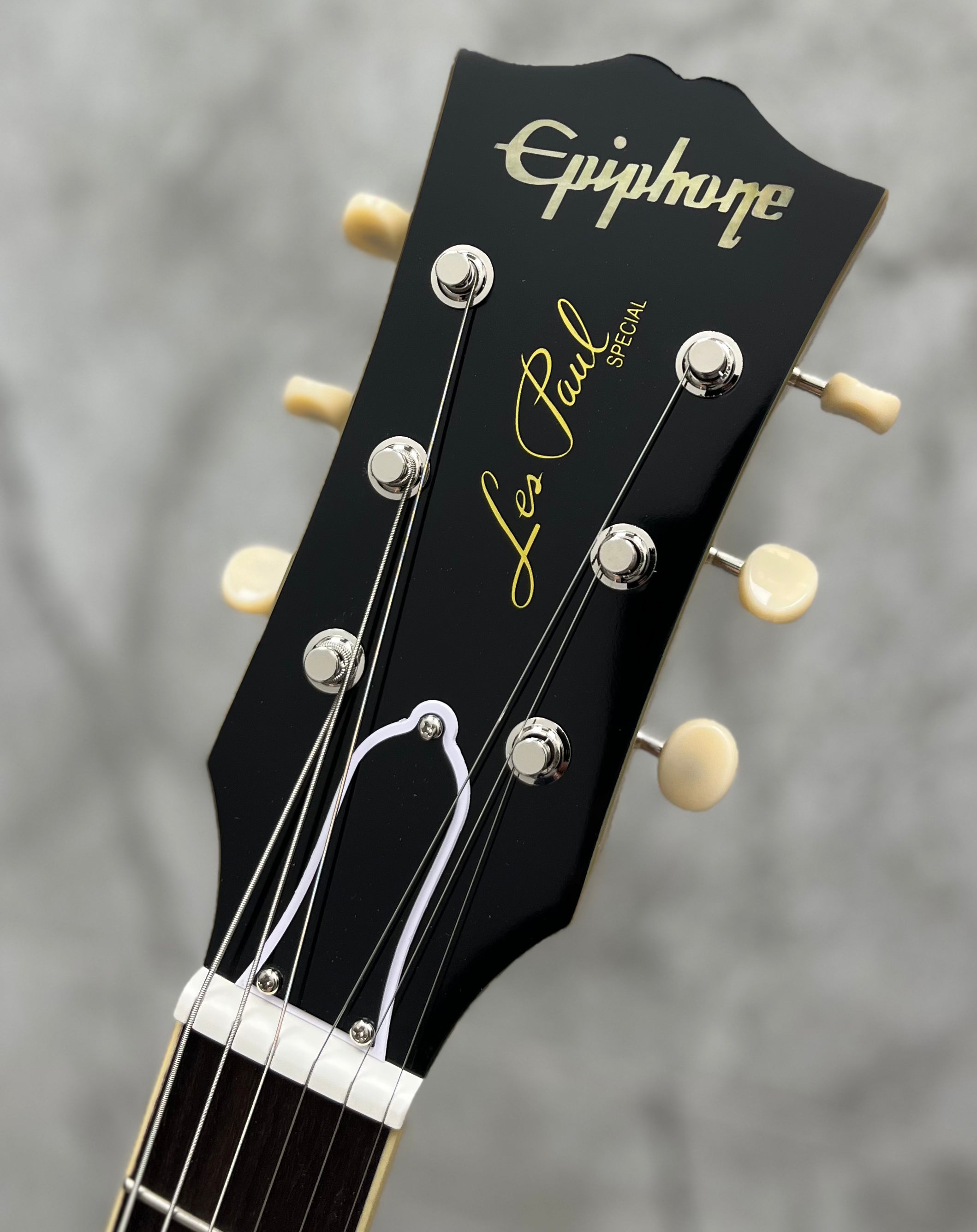 Epiphone 1960 Les Paul Special Double Cut Reissue Electric Guitar with Hardshell Case - TV Yellow ECLSR0TYNH SERIAL NUMBER 25111524777 - 9 LBS 9 OZ