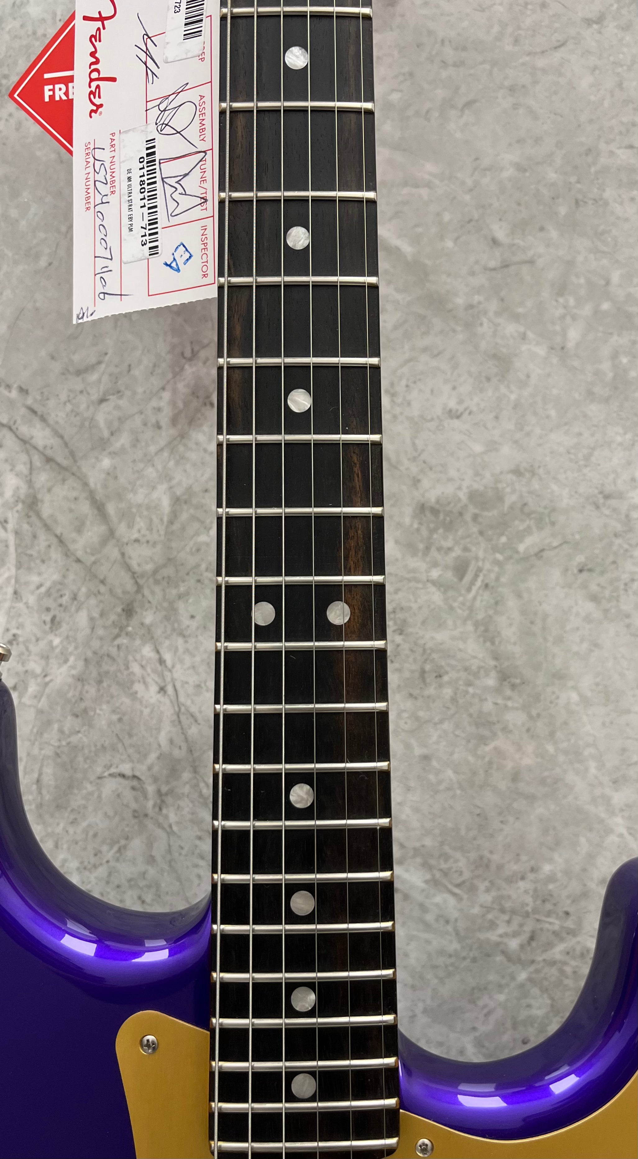FENDER USA FSR Limited Edition American Ultra Stratocaster Plum Metallic w/Ebony Fingerboard & Anodized Gold Pickguard 0118011713 SERIAL NUMBER US240007406 - 8.0 LBS