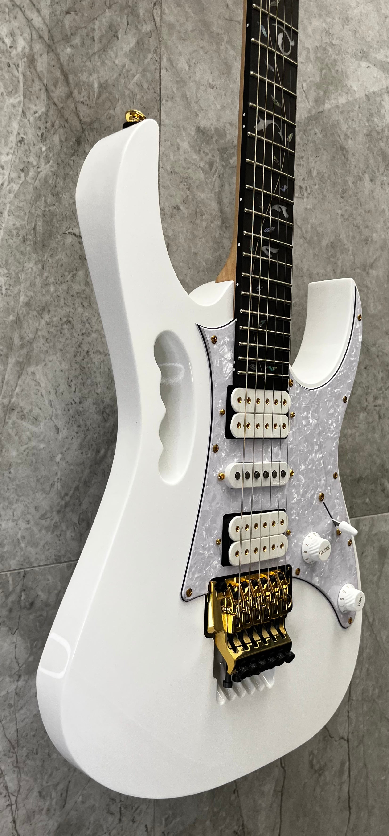 IBANEZ JEM7VP WH JEM Premium STEVE VAI 6 STRING WITH GIG BAG WHITE