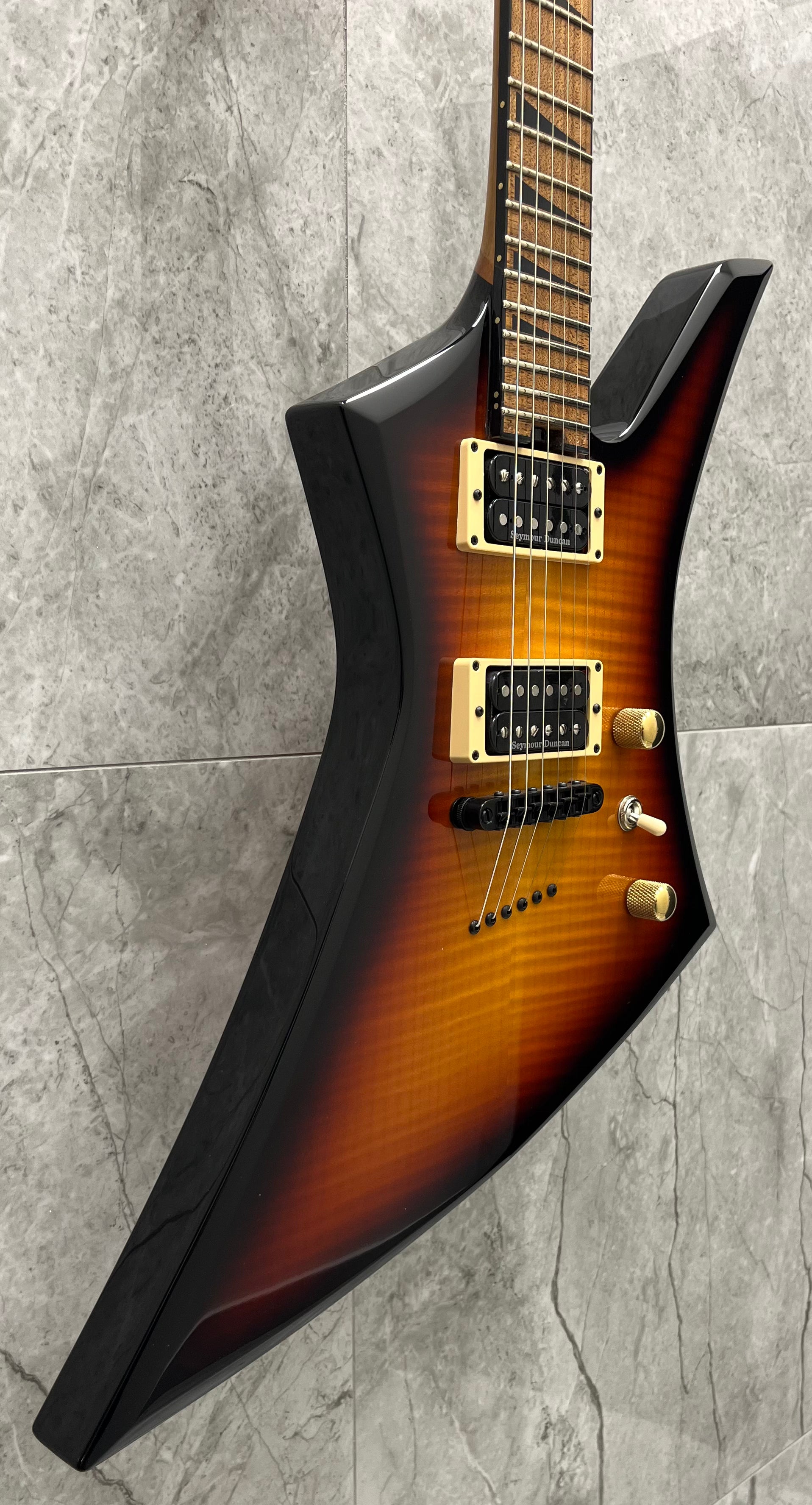 Jackson USA Custom Shop Kelly Flame Top 3-Tone Sunburst 2888000030 SERIAL NUMBER J11057 - 7.2 LBS