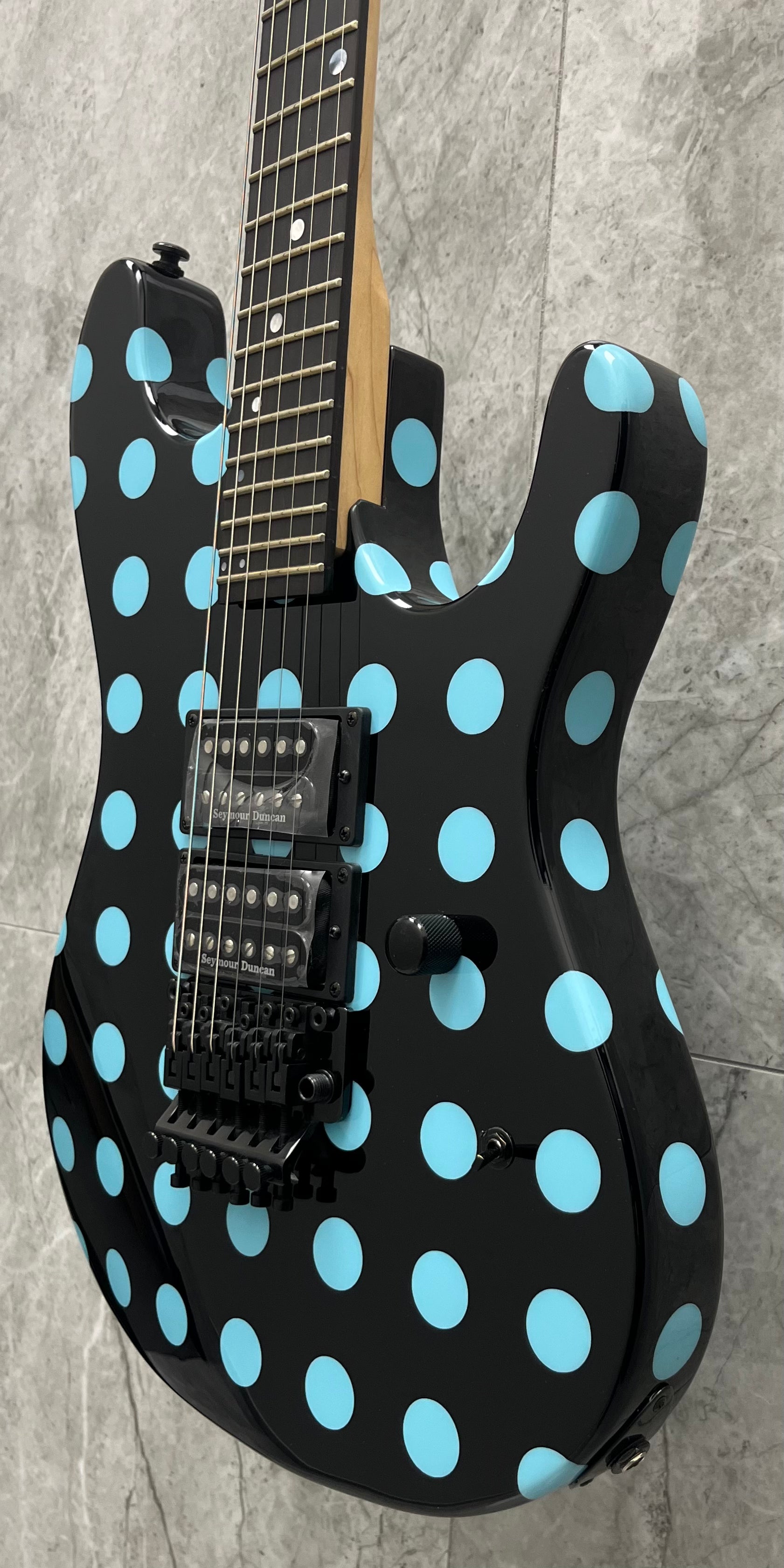 Kramer Nightswan Electric Guitar in Ebony with Blue Dots KNSBBPBF SERIAL NUMBER 22062905606 - 7.6 LBS