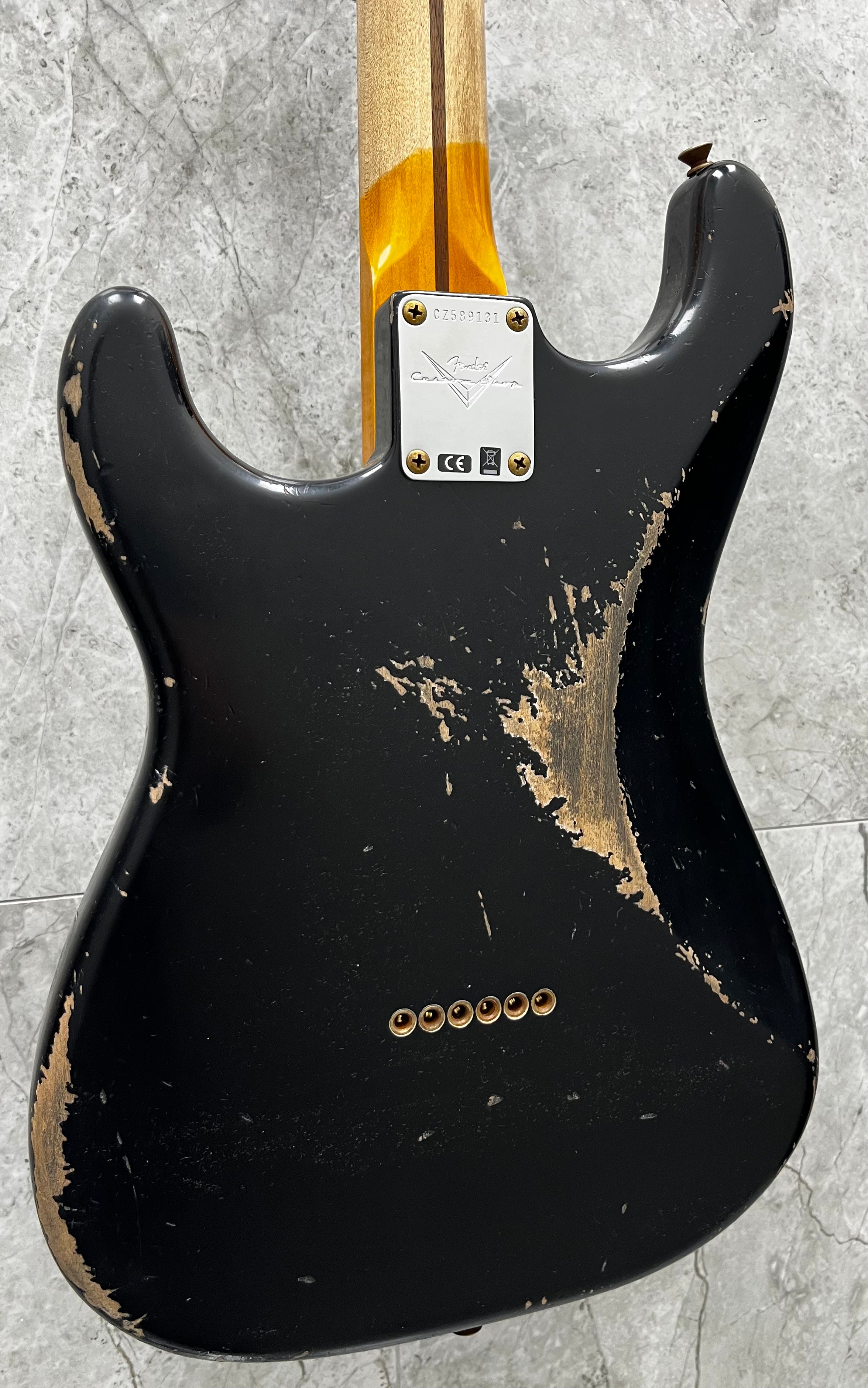 FENDER USA CUSTOM SHOP 1956 Hardtail Stratocaster Heavy Relic Black 9235700225 SERIAL NUMBER CZ2589131 - 6 LBS 15 OZ