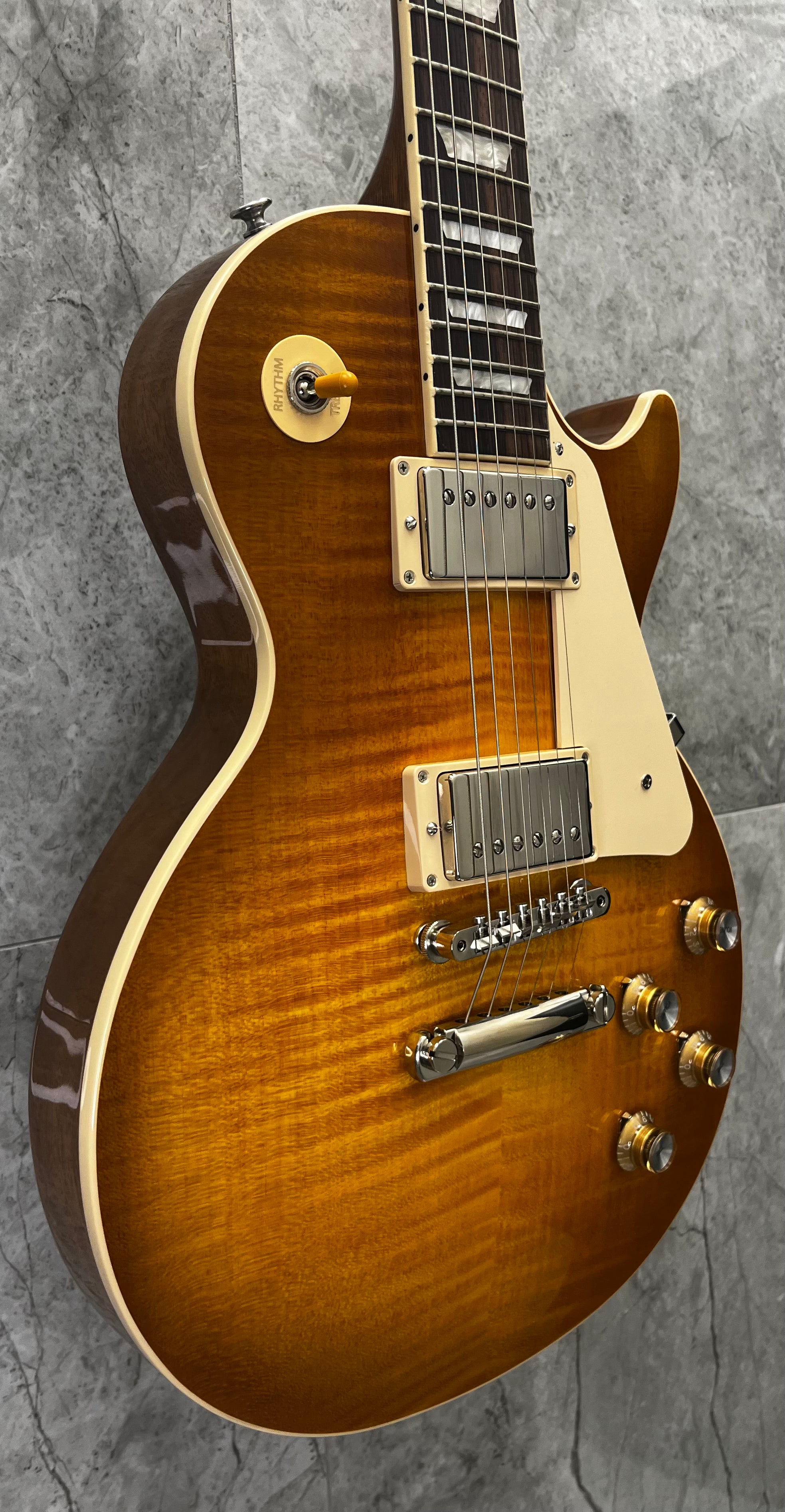 Gibson USA Les Paul Standard 60s AAA Figured Top Honey Lemon Burst LPS6G24HDNH SERIAL NUMBER 226950055 - 9.0 LBS