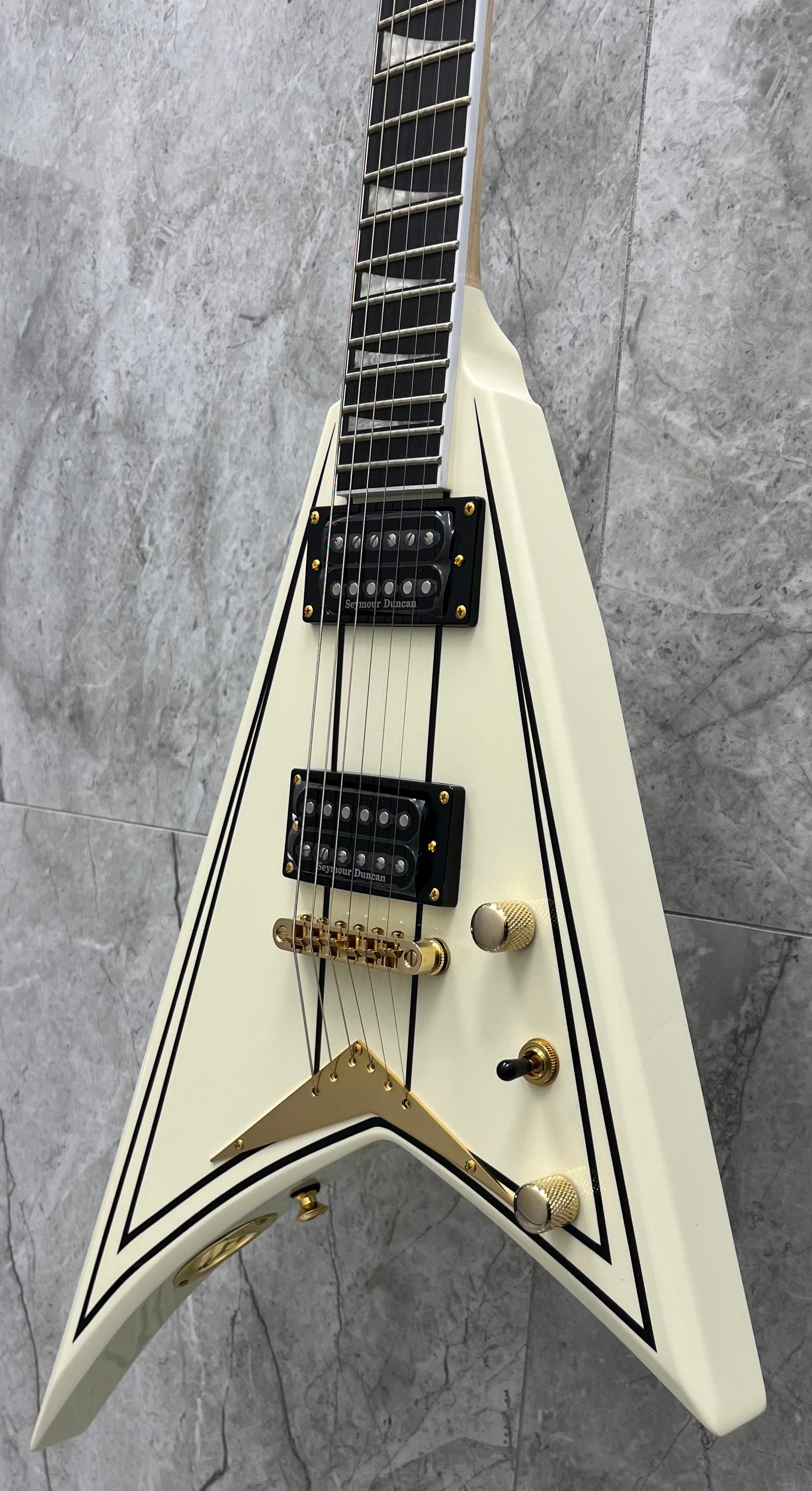 Jackson Pro Rhoads RRT-3, Ebony Fingerboard, Ivory with Black Pinstripes 2914311557