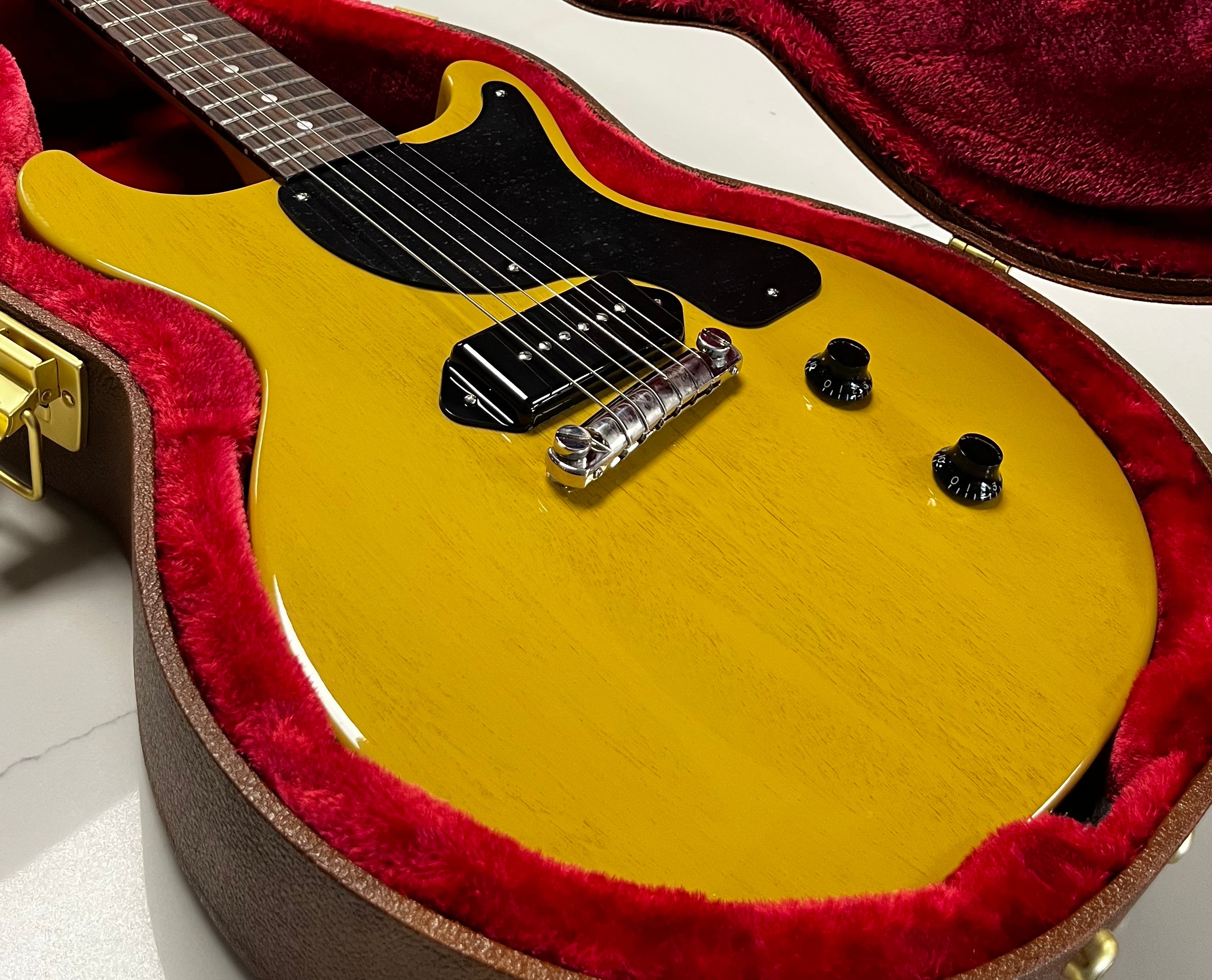 Gibson USA Les Paul Junior Double Cut Electric Guitar with Hardshell Case - TV Yellow LPJD00TVNH SERIAL NUMBER 214760151 - 7 LBS 2 OZ