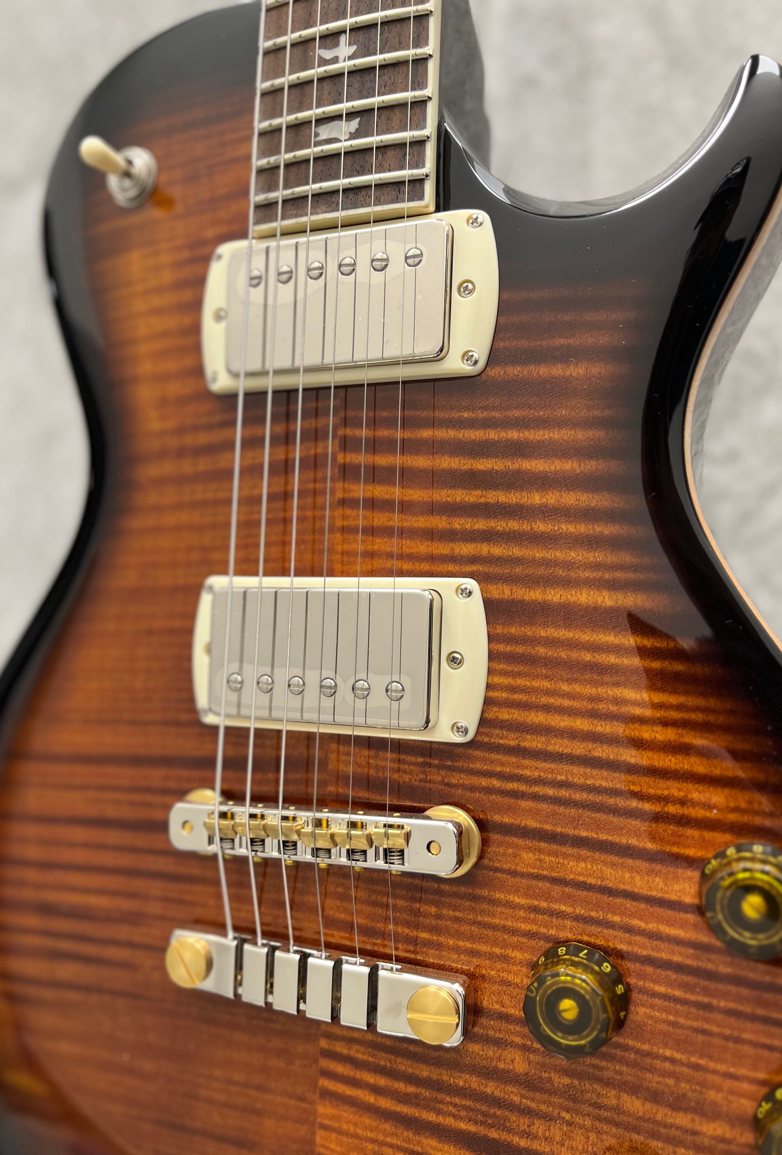 PRS Guitars SE McCarty 594 Singlecut Electric Guitar with Gigbag - Black Gold Flame Top 115997::BG SERIAL NUMBER CTIH081977 - 8 LBS 6 OZ