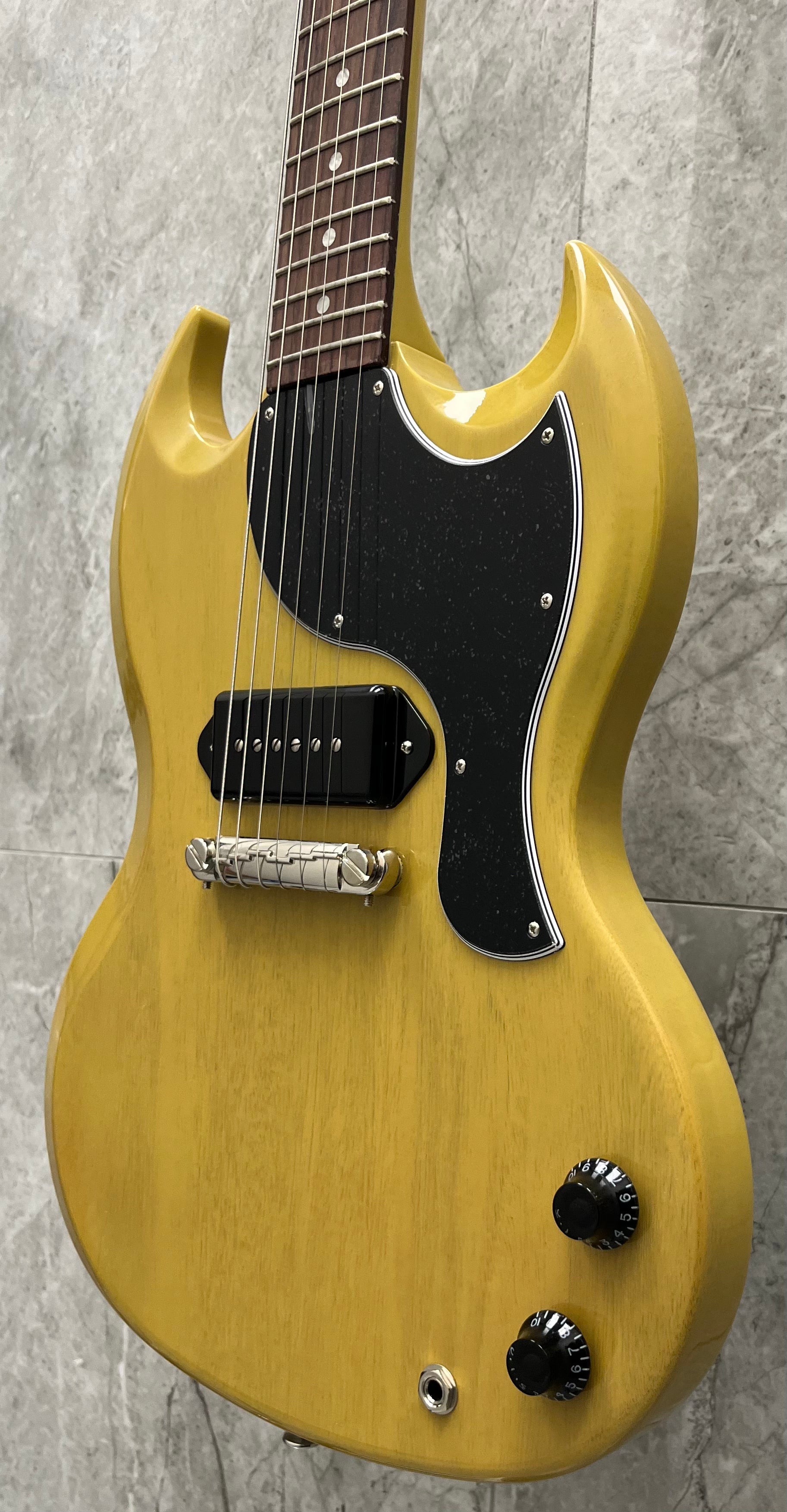 Gibson USA SG Junior TV Yellow W/ HARDSHELL CASE SGJR25TVNH SERIAL NUMBER 228650142 - 5 LBS 14 OZ