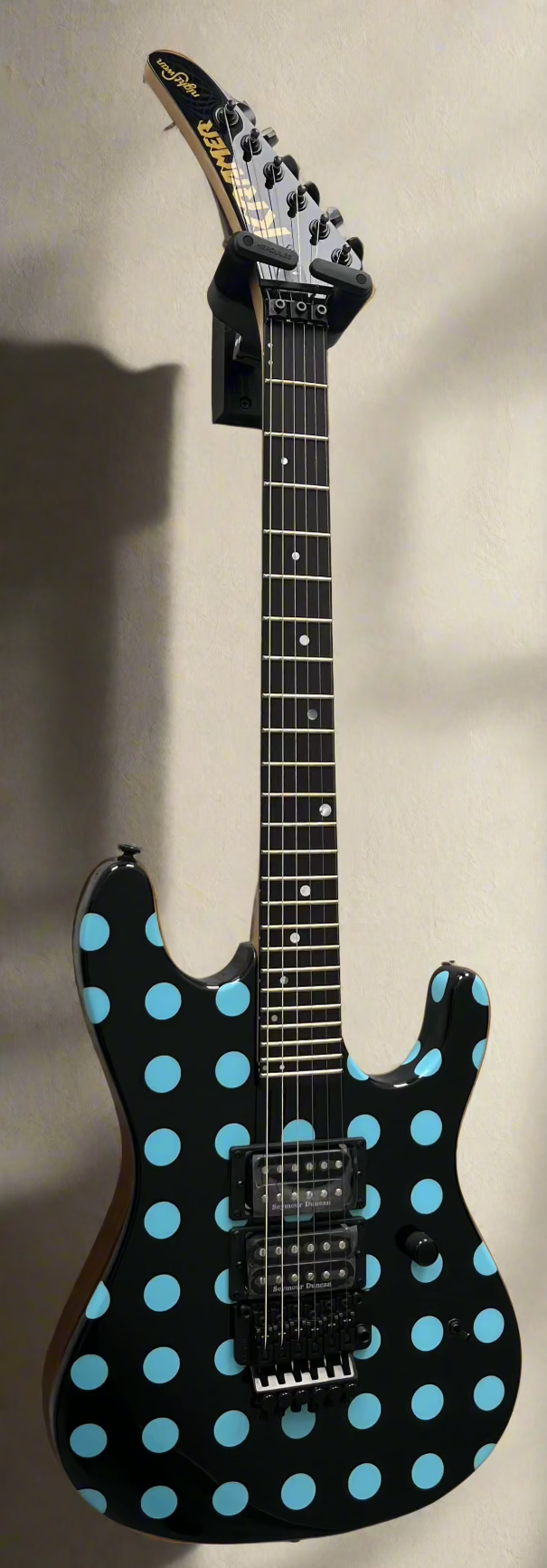 Kramer Nightswan Electric Guitar in Ebony with Blue Dots KNSBBPBF SERIAL NUMBER 22062905606 - 7.6 LBS