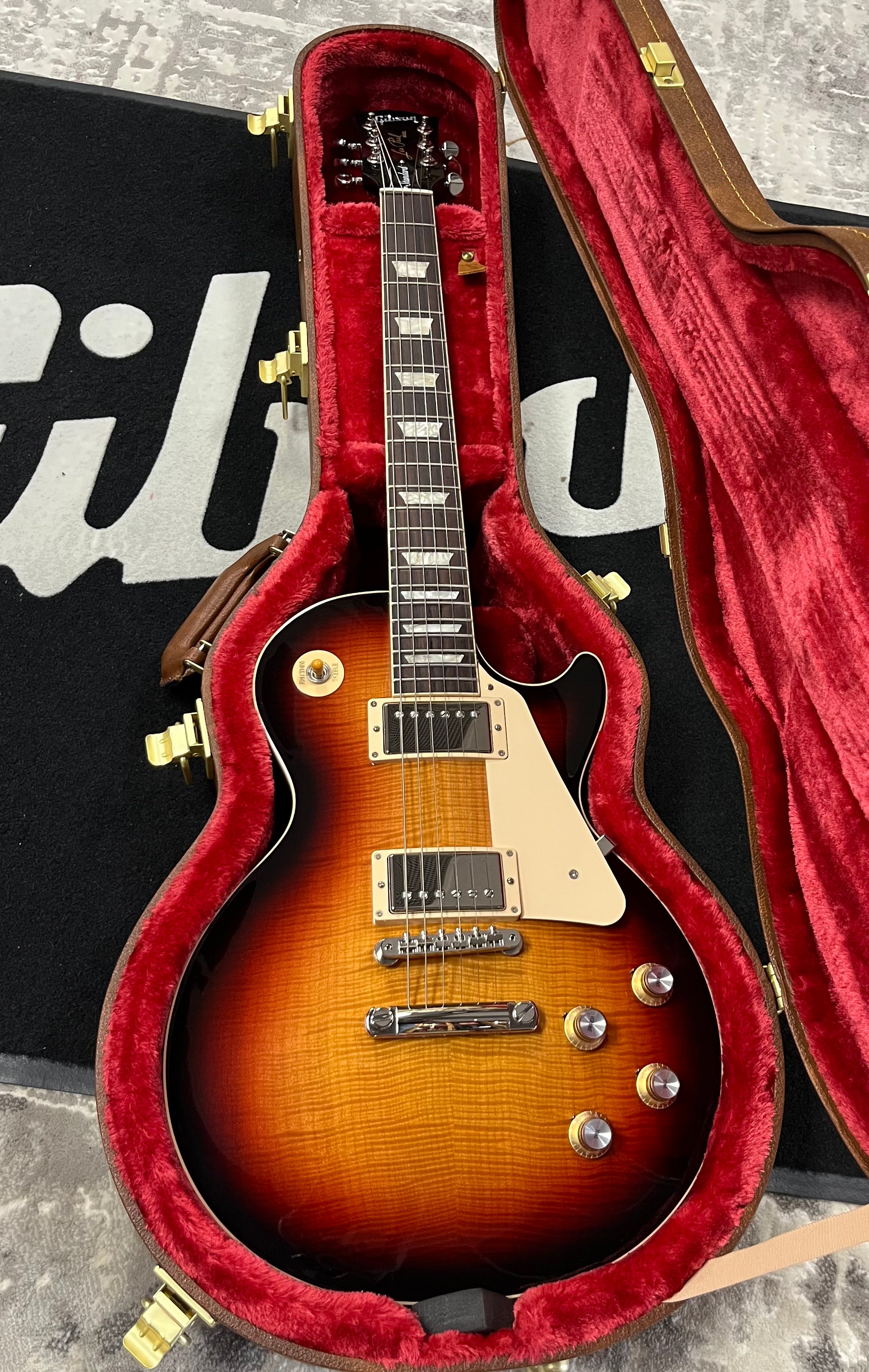 Gibson USA EXCLUSIVE Les Paul Standard 60s Limited Run AAA Flame Figured Top LPS6A23FINH SERIAL NUMBER 210240100 - 8.8 LBS