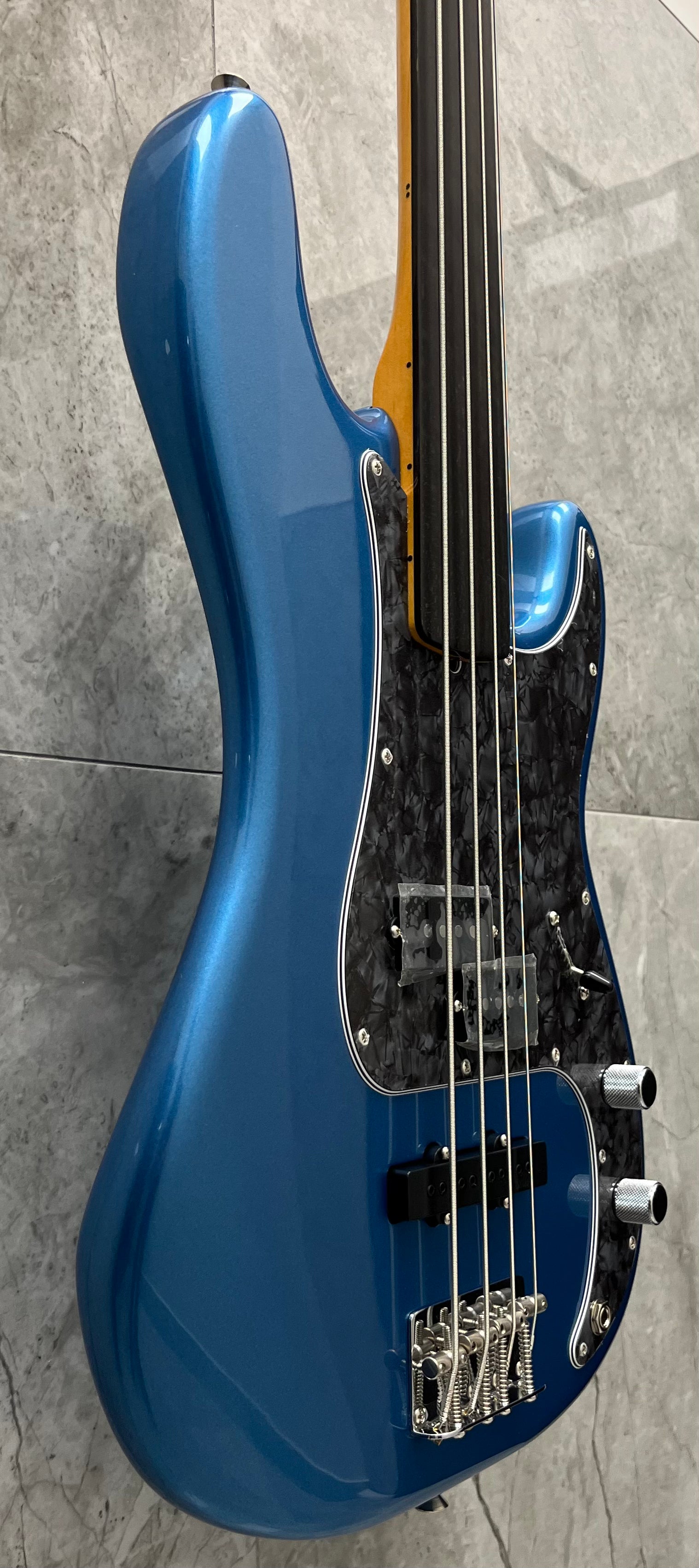 Fender USA Tony Franklin Fretless Precision Bass Ebony Fingerboard Lake Placid Blue 0190085802 SERIAL NUMBER US23110121 - 9.0 LBS