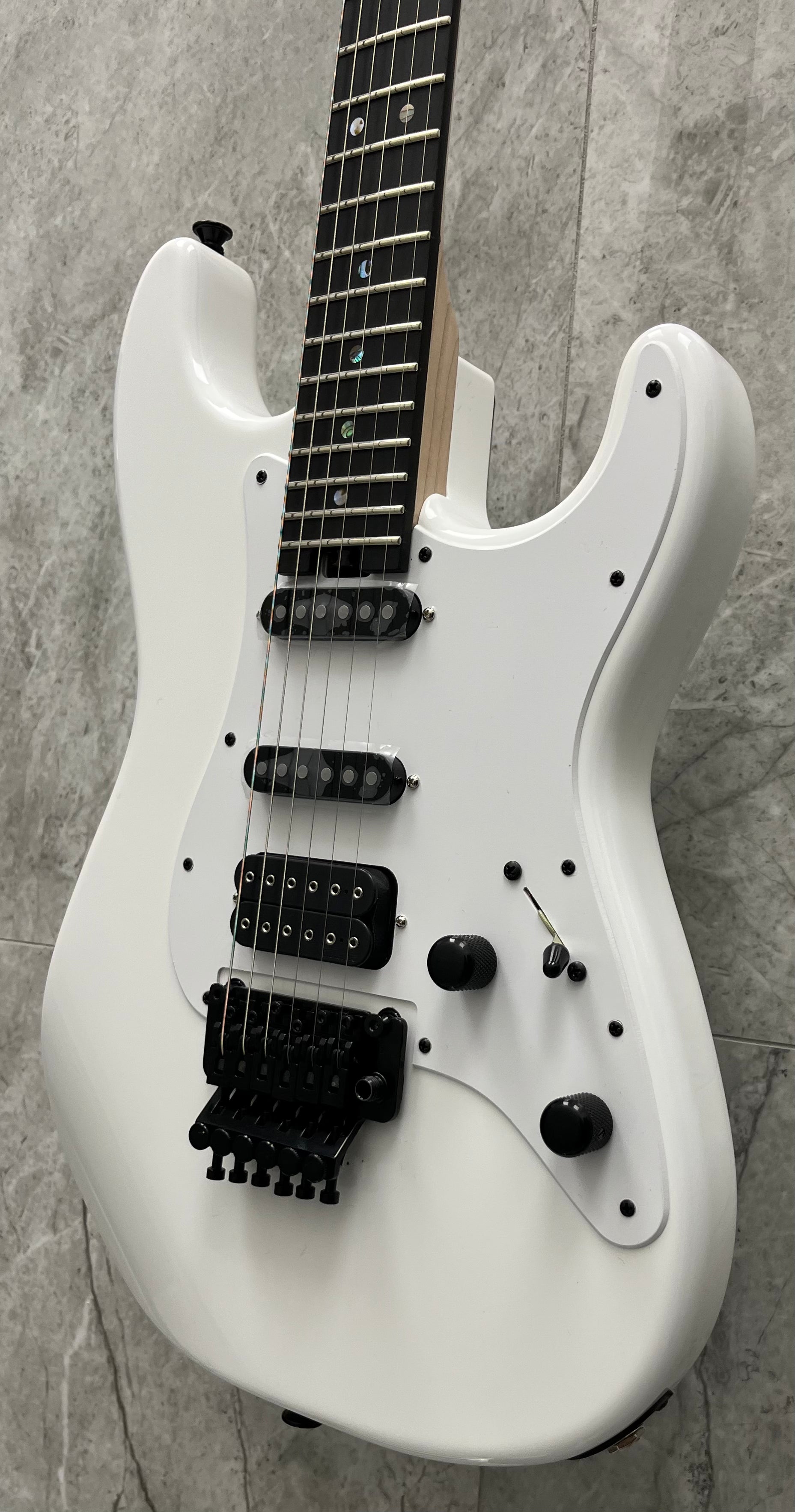 Jackson USA Adrian Smith San Dimas DK, Ebony Fingerboard, Snow White 2805053876 SERIAL NUMBER 010535 - 8 LBS 7 OZ