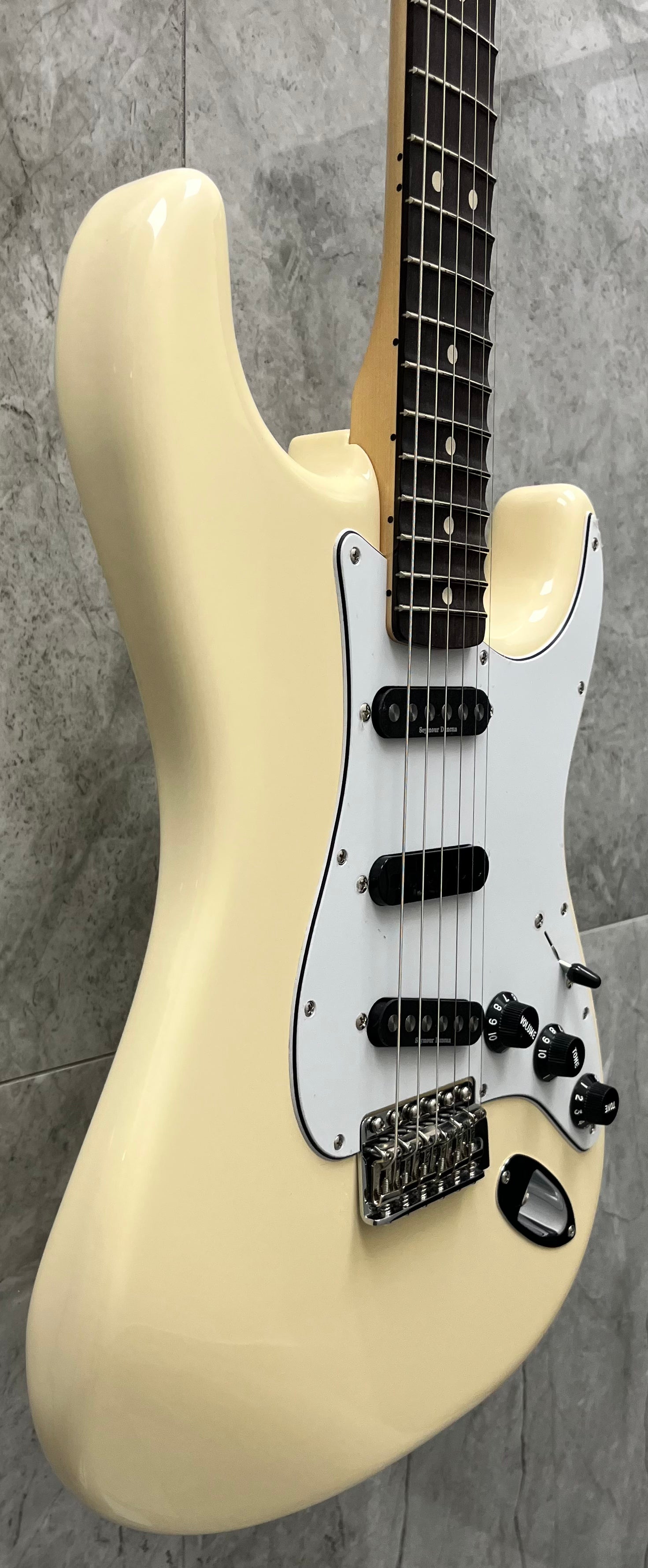 Fender Ritchie Blackmore Stratocaster Scalloped Rosewood Fingerboard Olympic White 0139010305 SERIAL NUMBER MX24091048 - 7.4 LBS