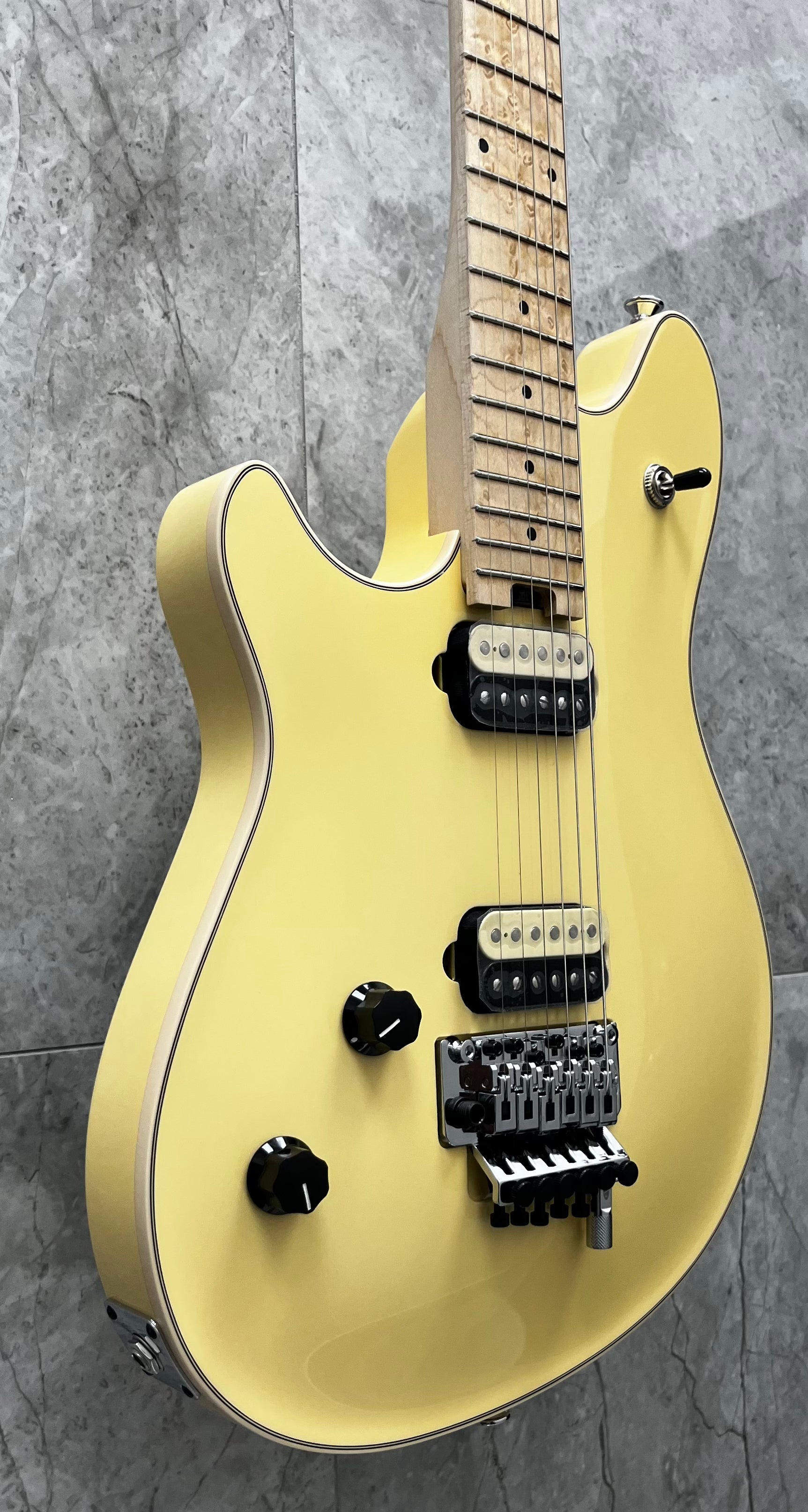 EVH USA Wolfgang USA Left Hand Birdseye Maple Fingerboard, Vintage White 5107910886 SERIAL NUMBER WG17796A - 7 LBS 11 OZ